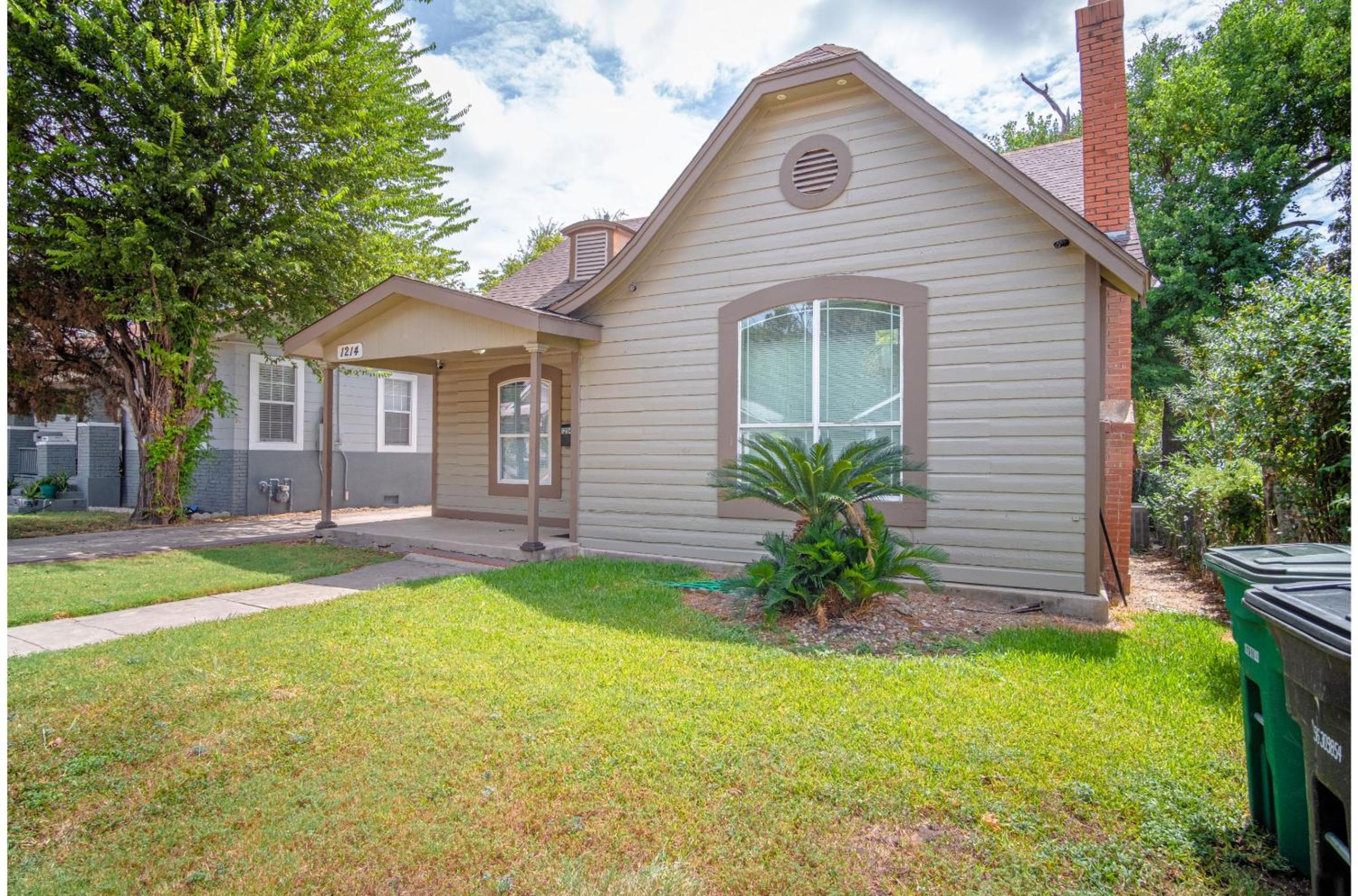 Florida St Nice Remodeled 3BR/2BA Near Downtown view 2