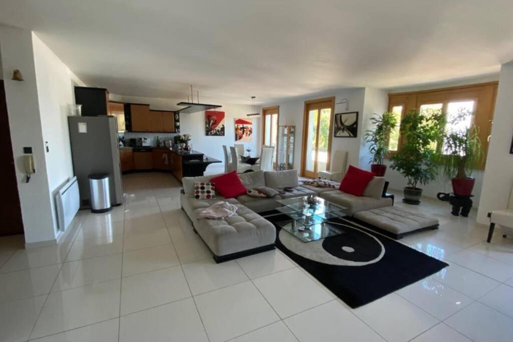 Hotel Magnifique T3 Face Au Lac Wifi Et Parking