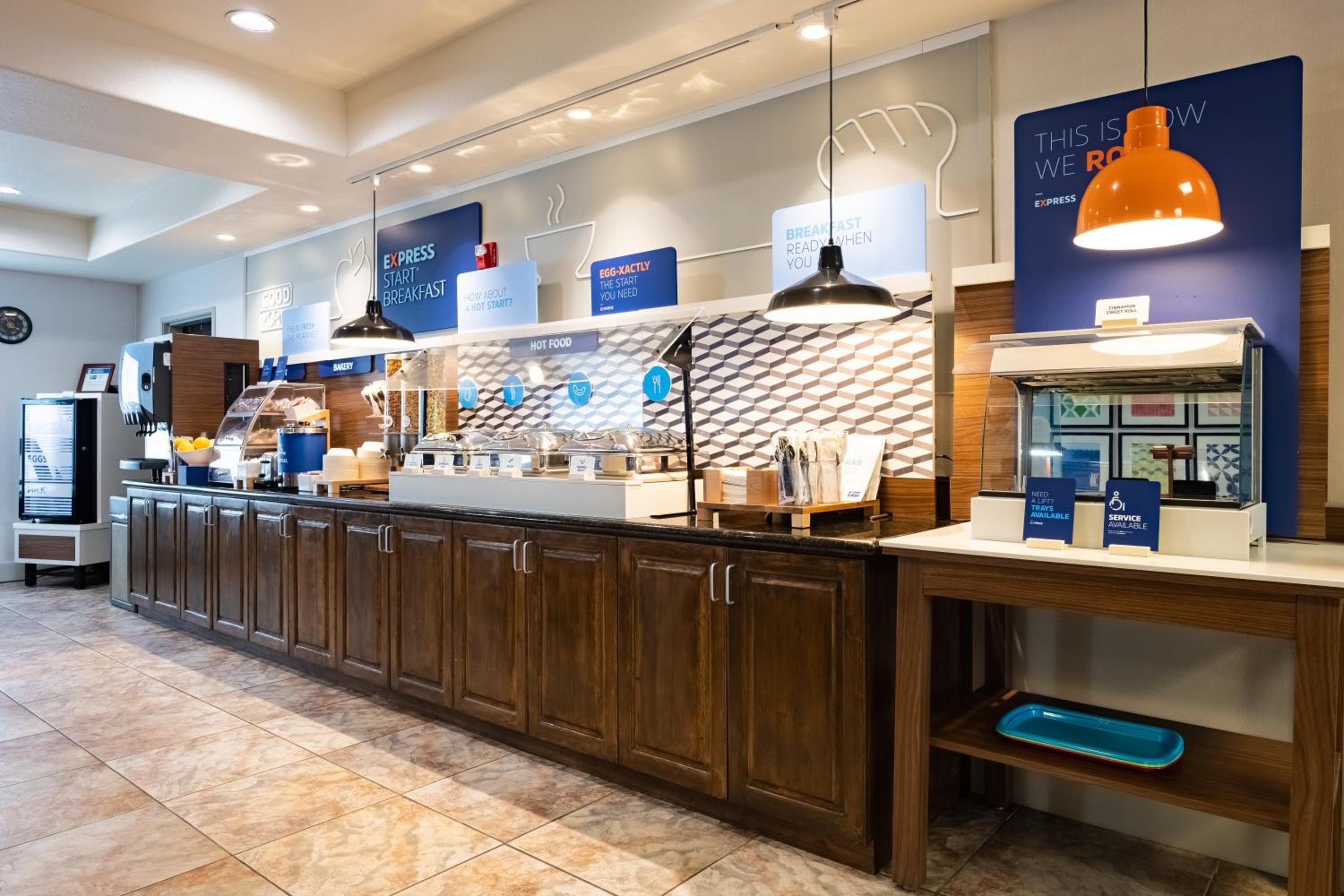 Evanston Vacations - Holiday Inn Express Hotel  Suites Evanston, an IHG Hotel - Property Image 10