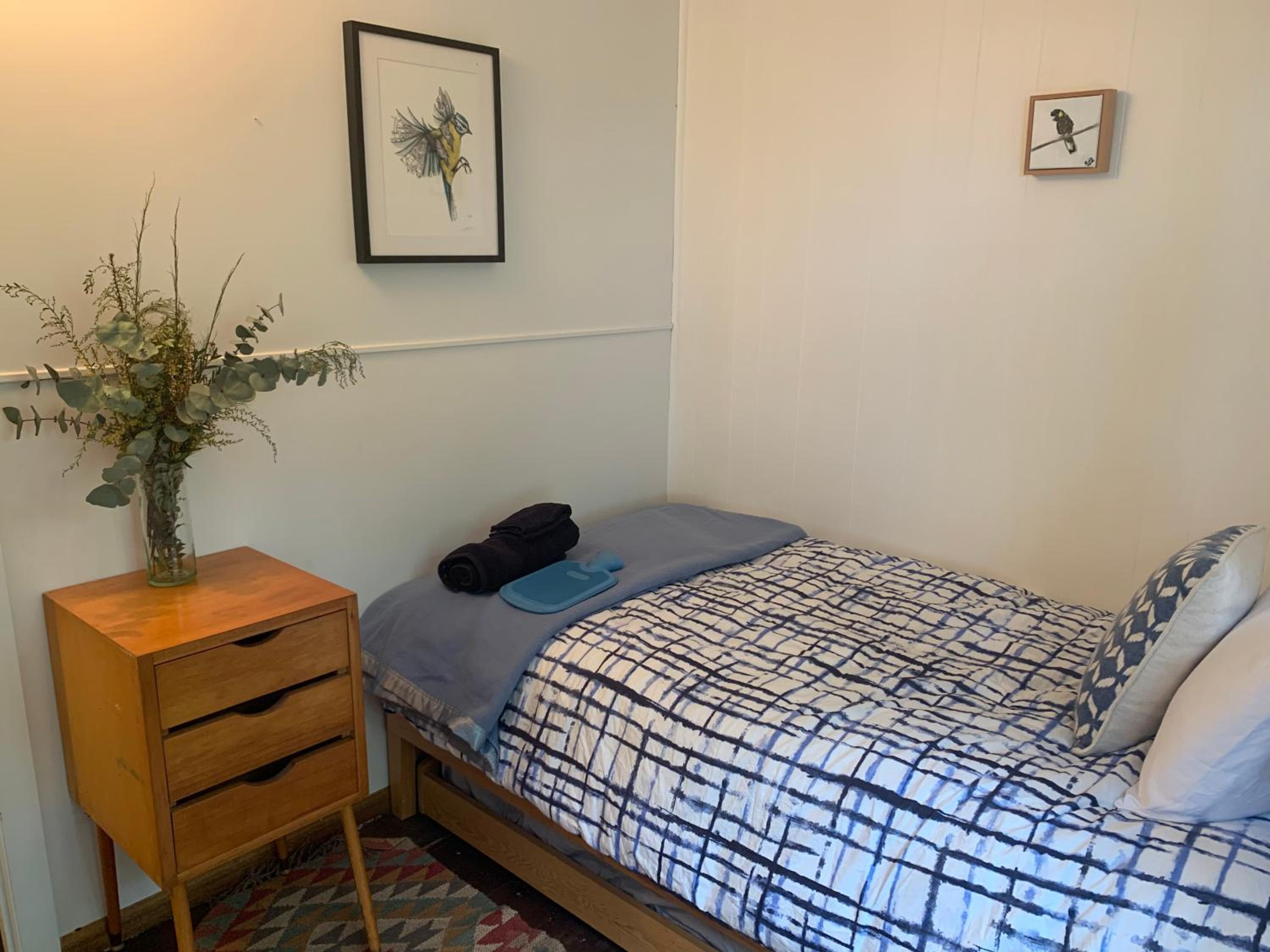 Wylah Cottage for a Peaceful Bruny Island Escape with Water Views, Fireplace & Wallabies