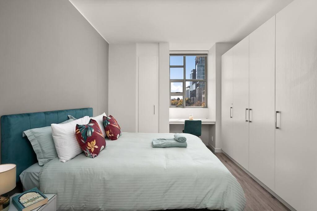The Median Rosebank Luxury Apartment - Building with Generator