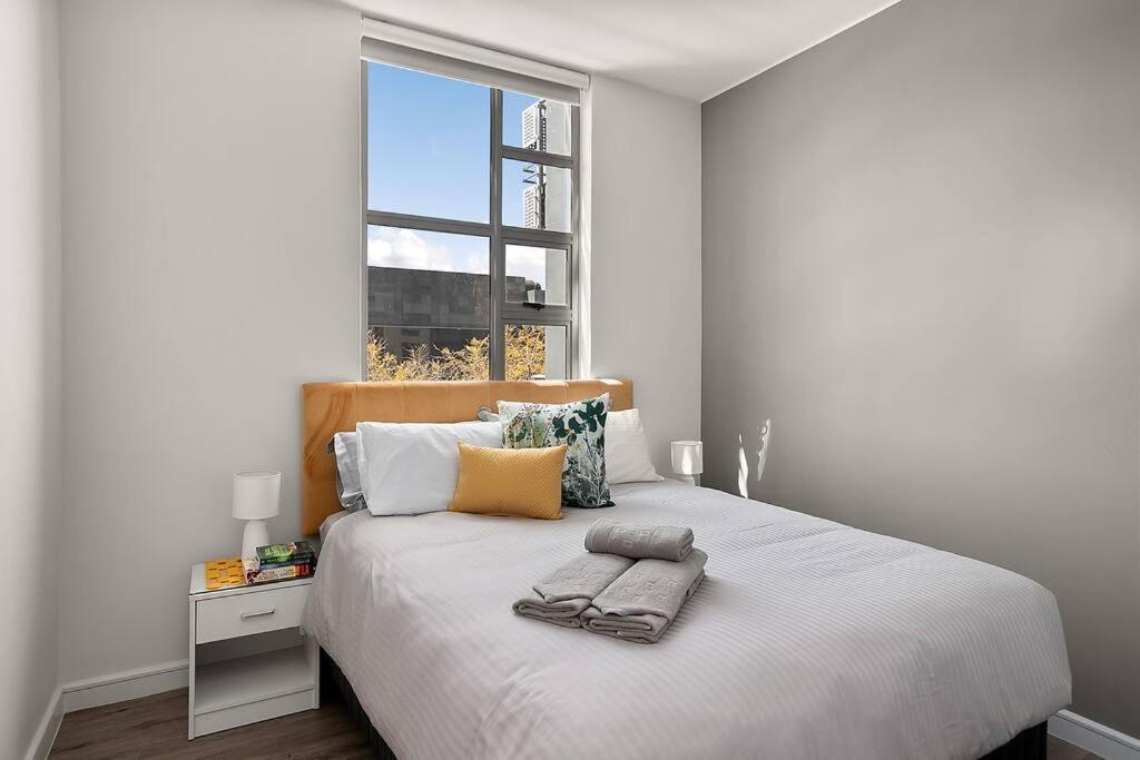 The Median Rosebank Luxury Apartment - Building with Generator