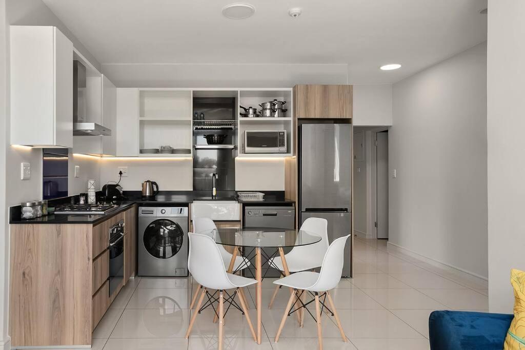 The Median Rosebank Luxury Apartment - Building with Generator