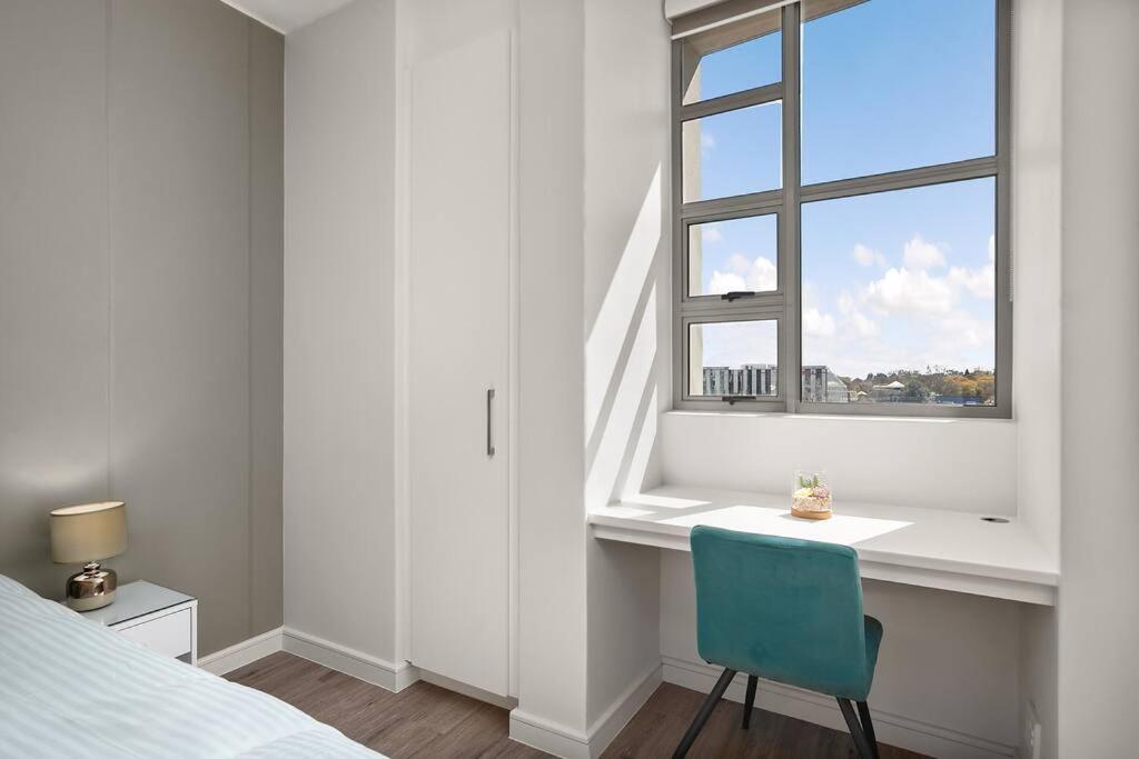The Median Rosebank Luxury Apartment - Building with Generator