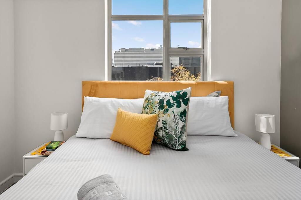 The Median Rosebank Luxury Apartment - Building with Generator
