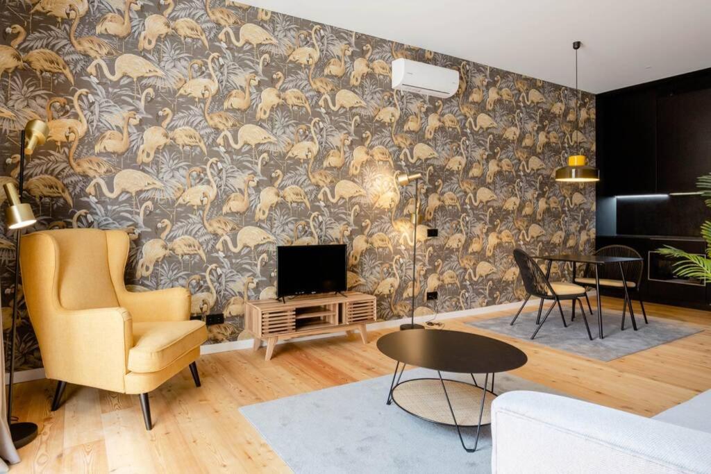 BOUTIQUE Rentals-Art & Charm II Apt w/ Terrace view 4