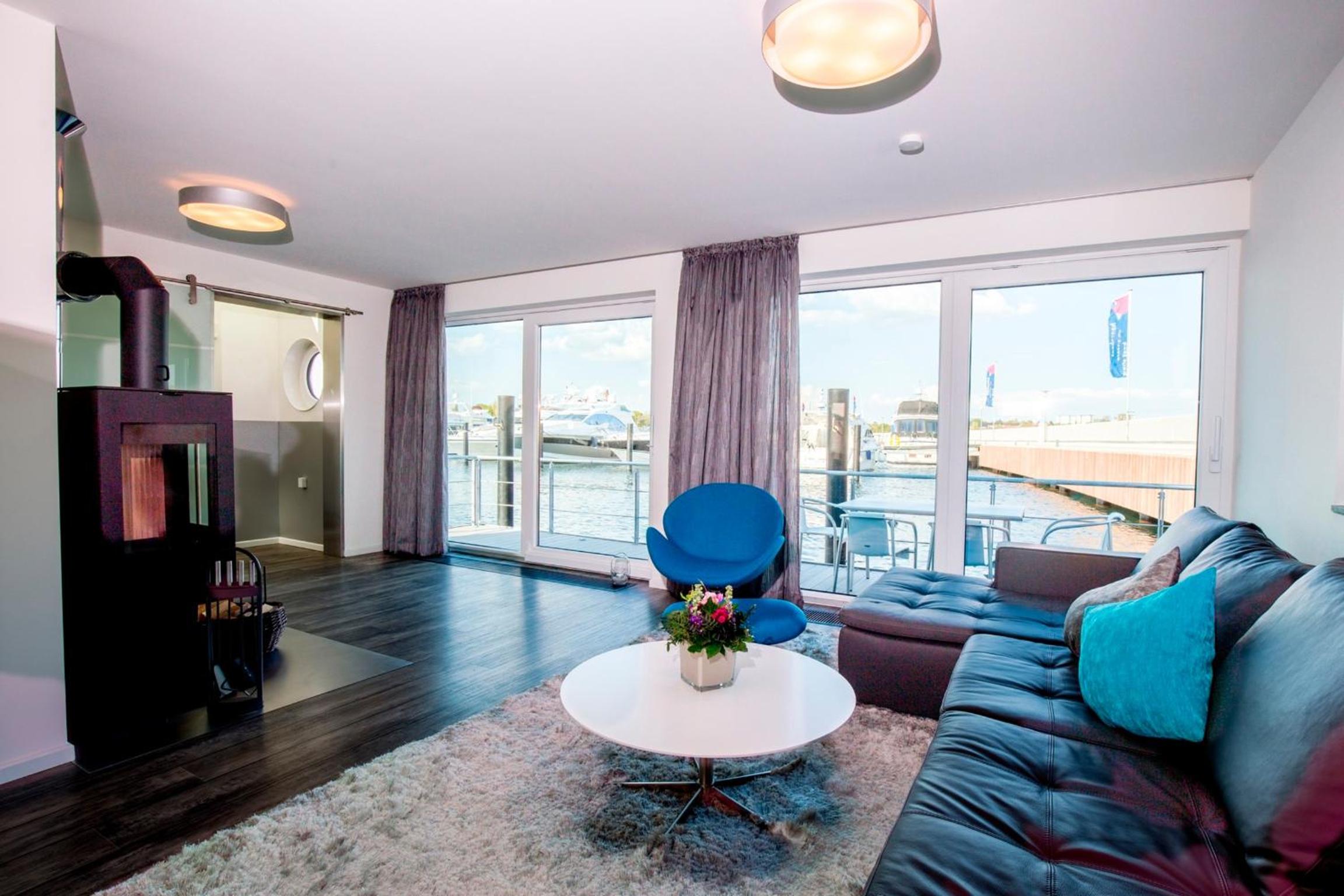 KYST 5410 Floating Home 2
