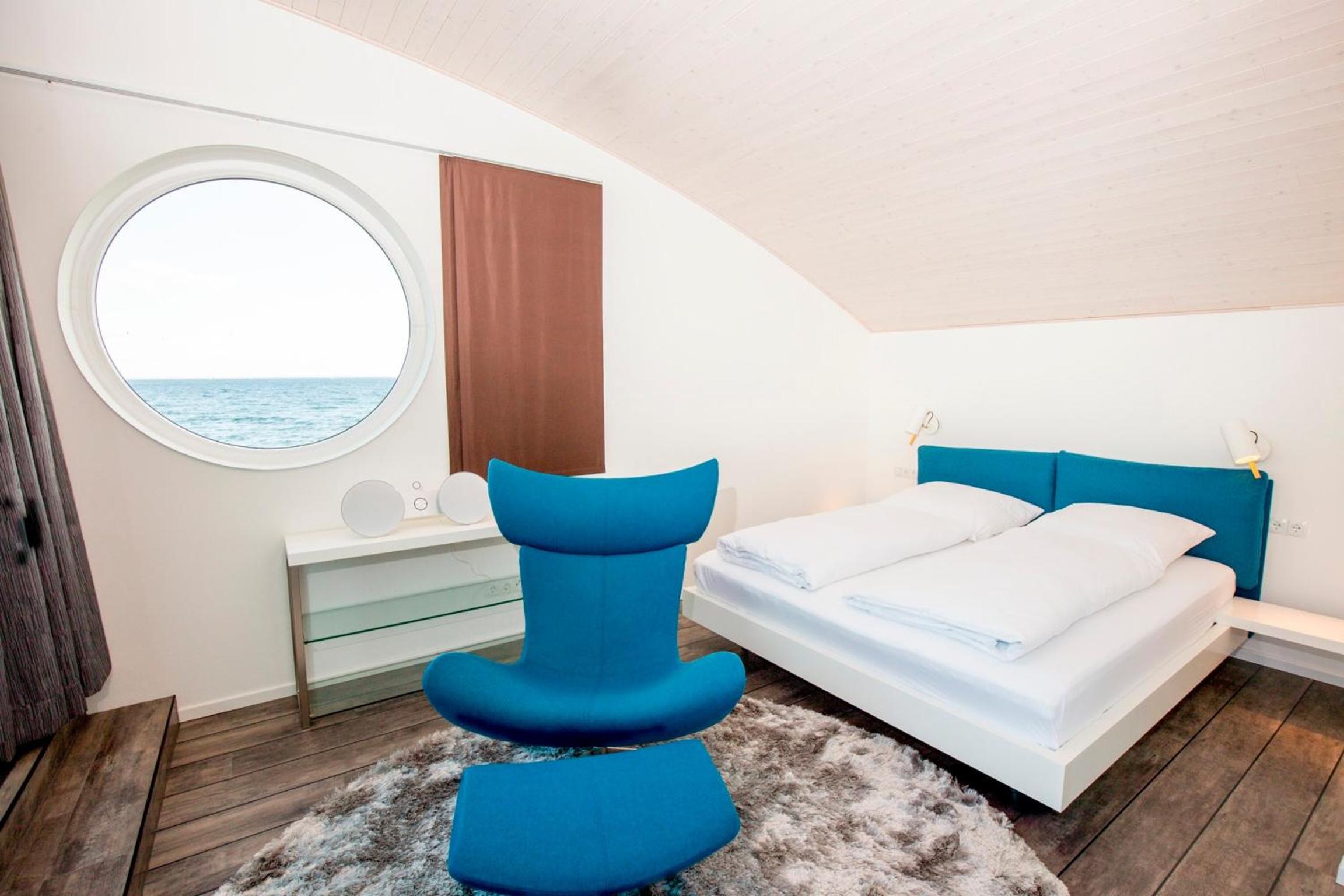 KYST 5410 Floating Home 2