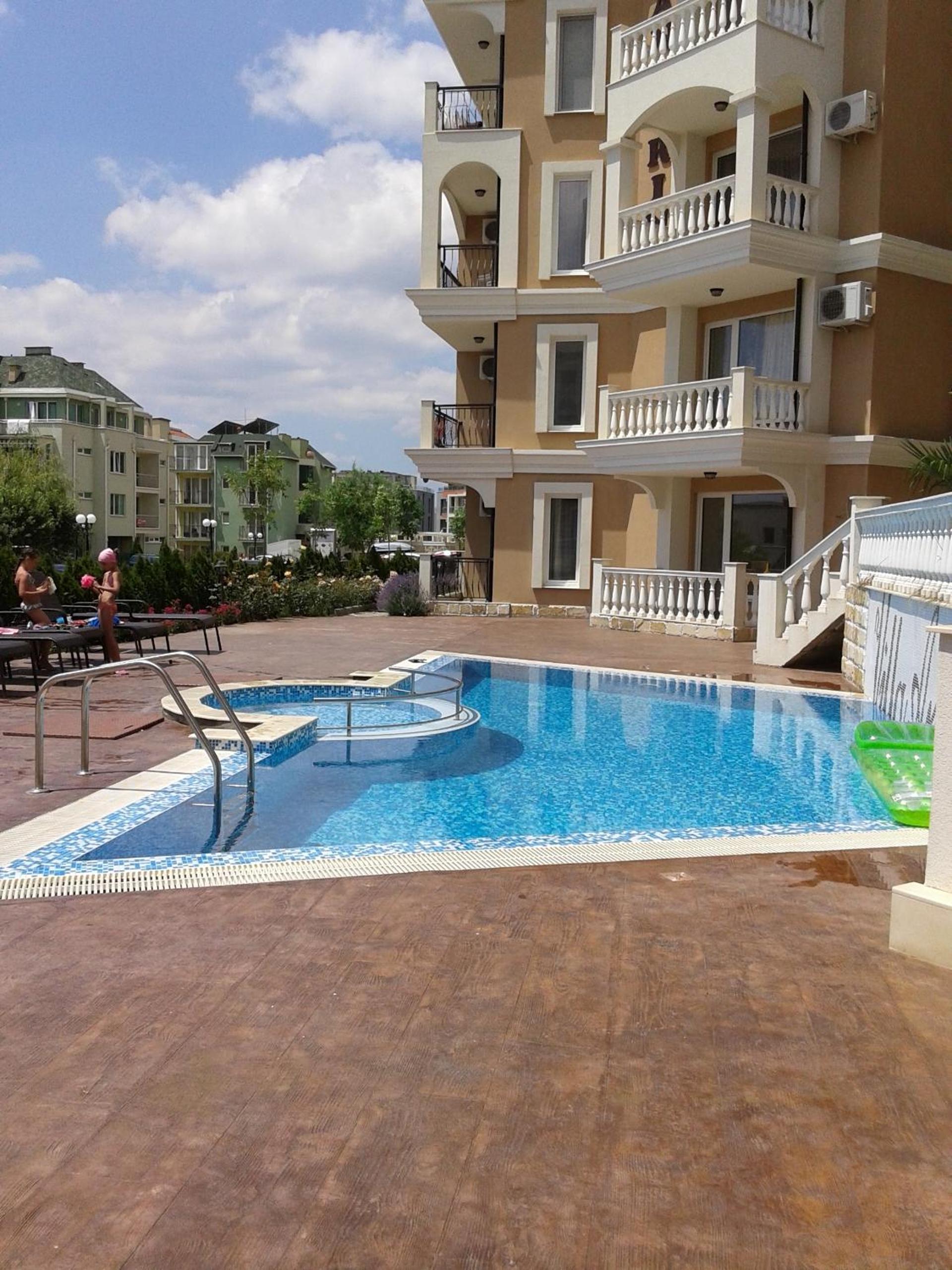 Antorini Apartments