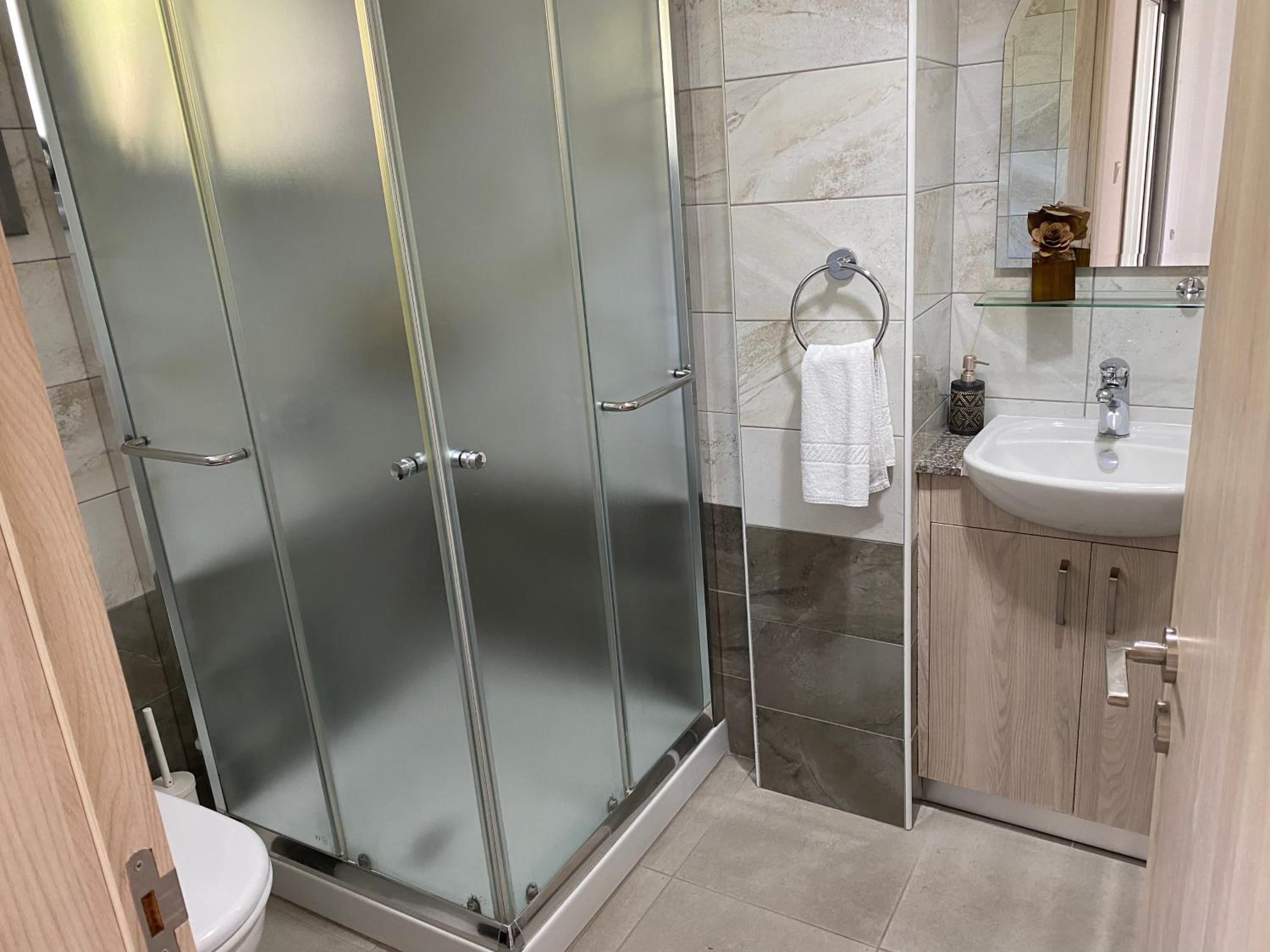 Modern City Center Apartment Saripolou 2