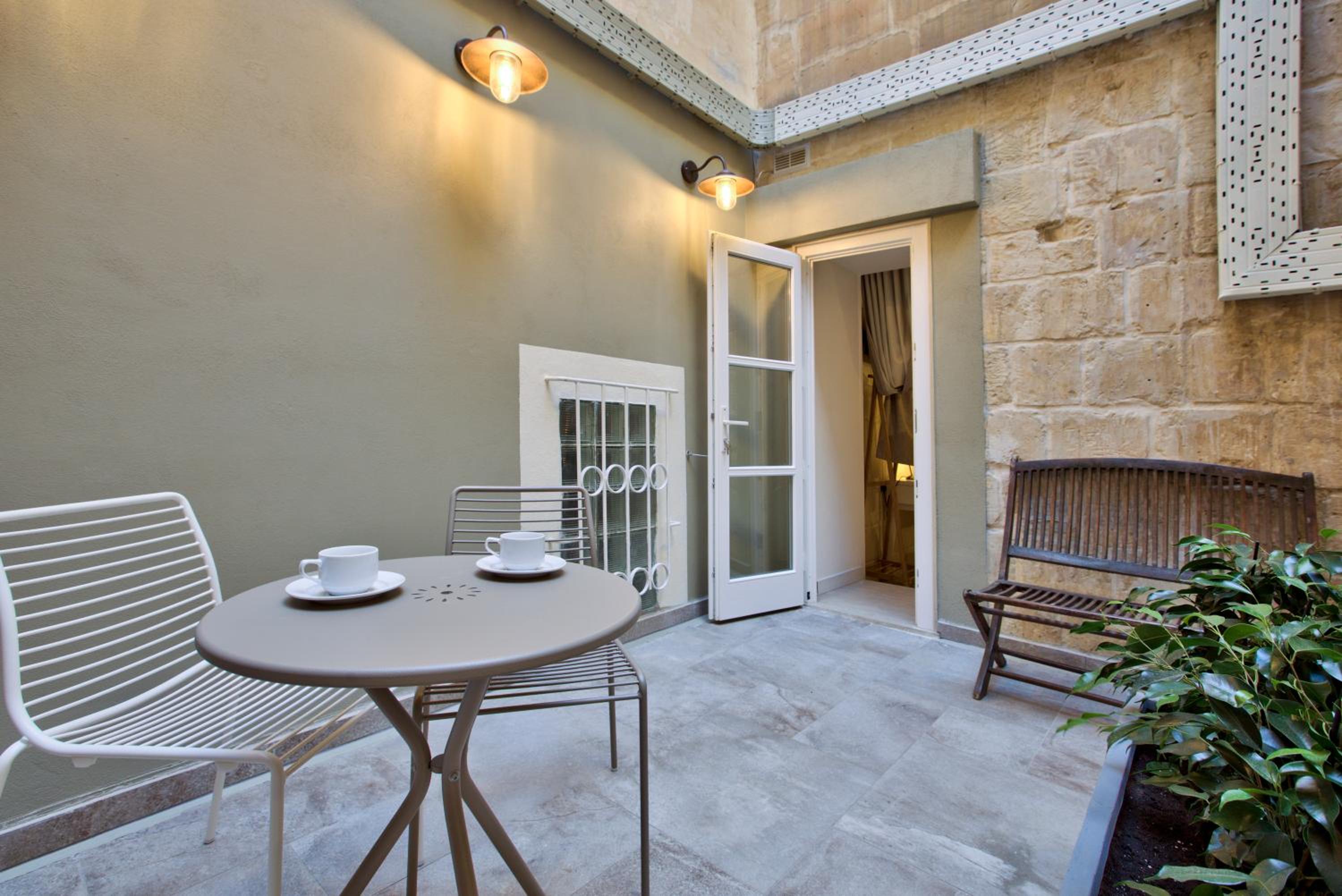 Chateau La Vallette - Grand Harbour Suite view 3