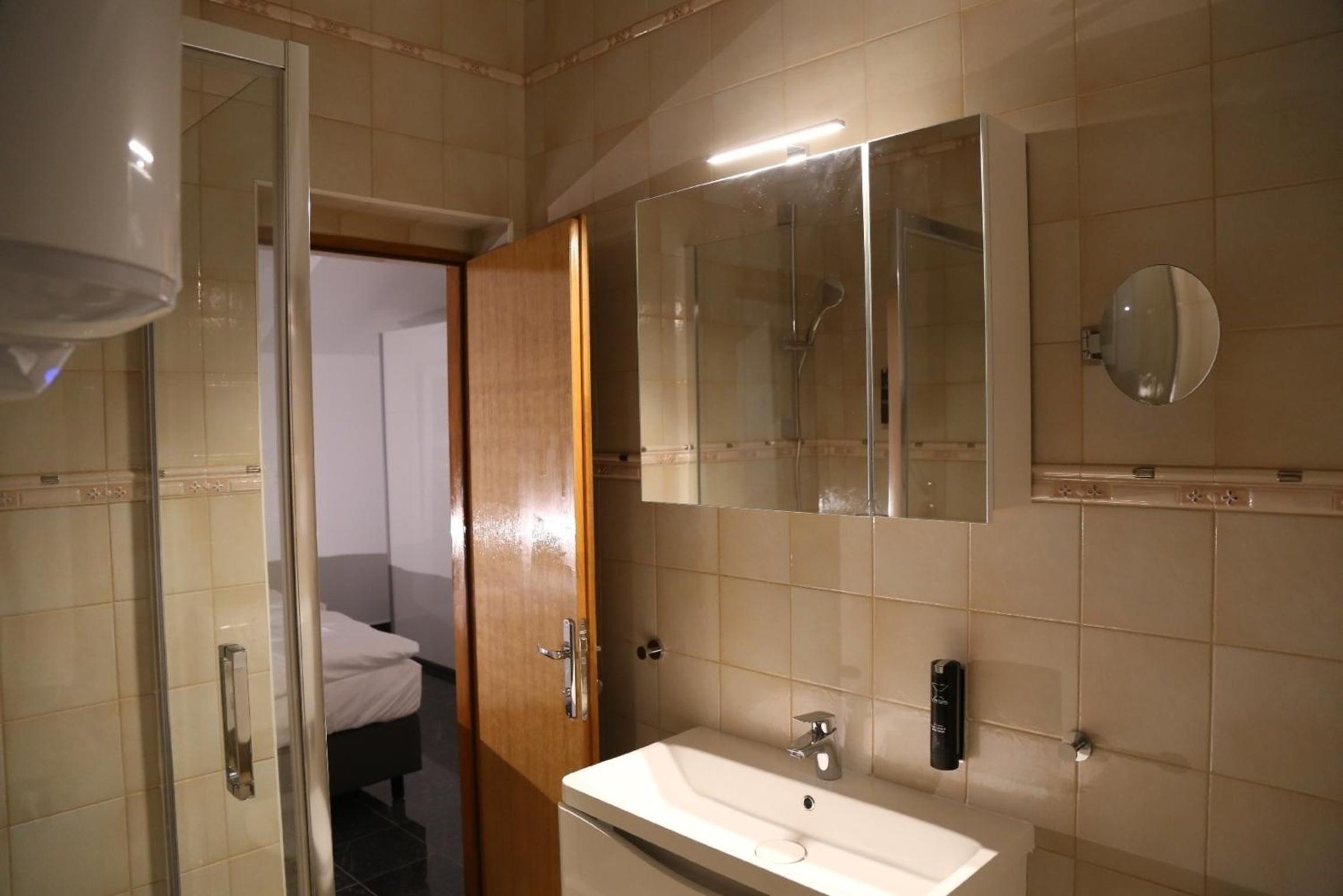 Photo 11