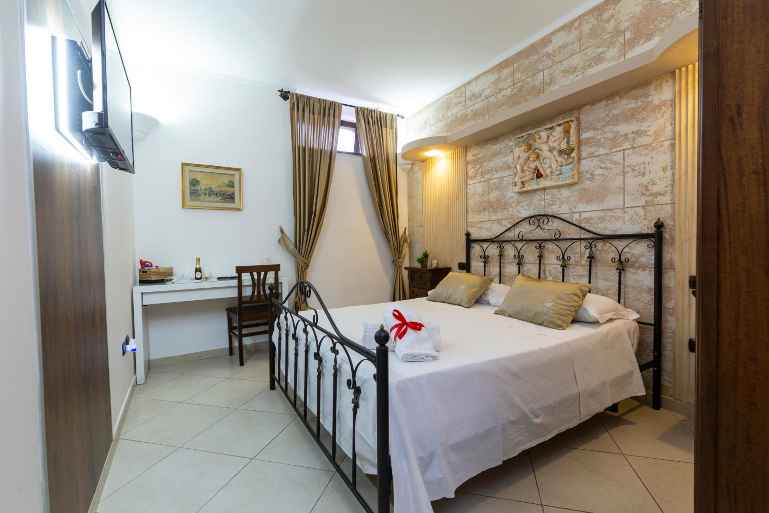 Pompei Luxury Rooms photo 5