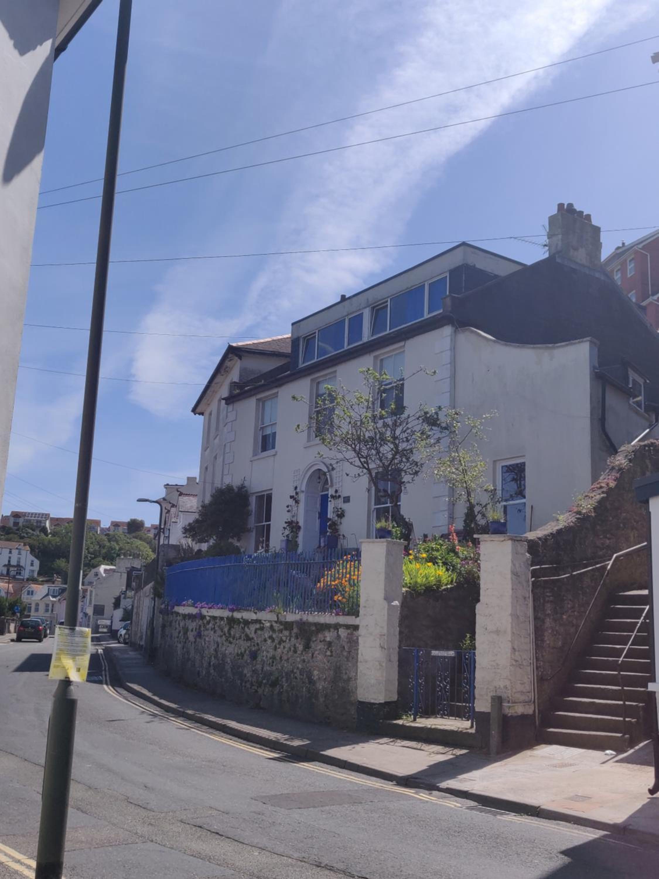 Luxury dog friendly home in Brixham harbour with sea views and free parking