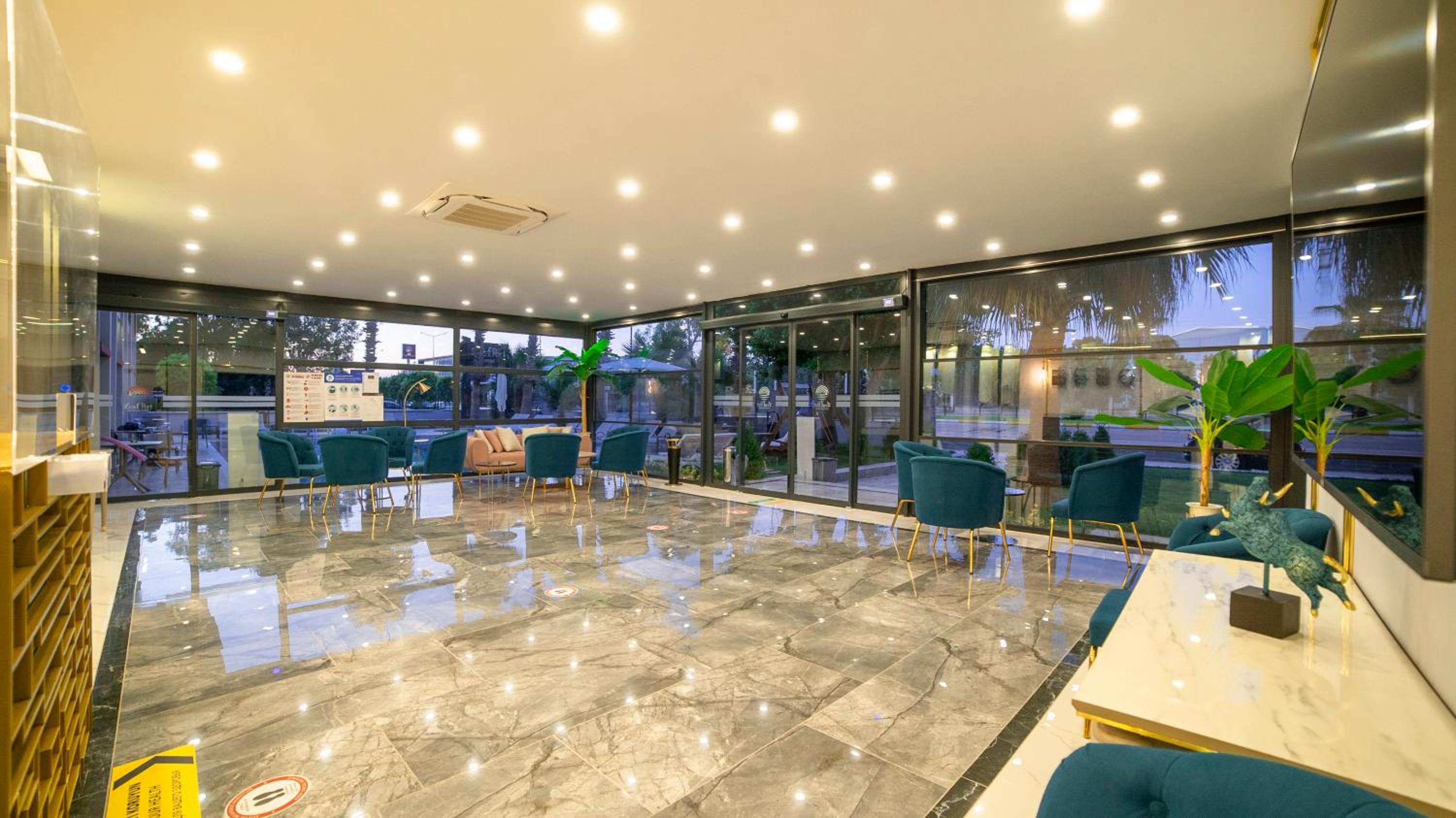 Leaf Port Hotel - Image 23