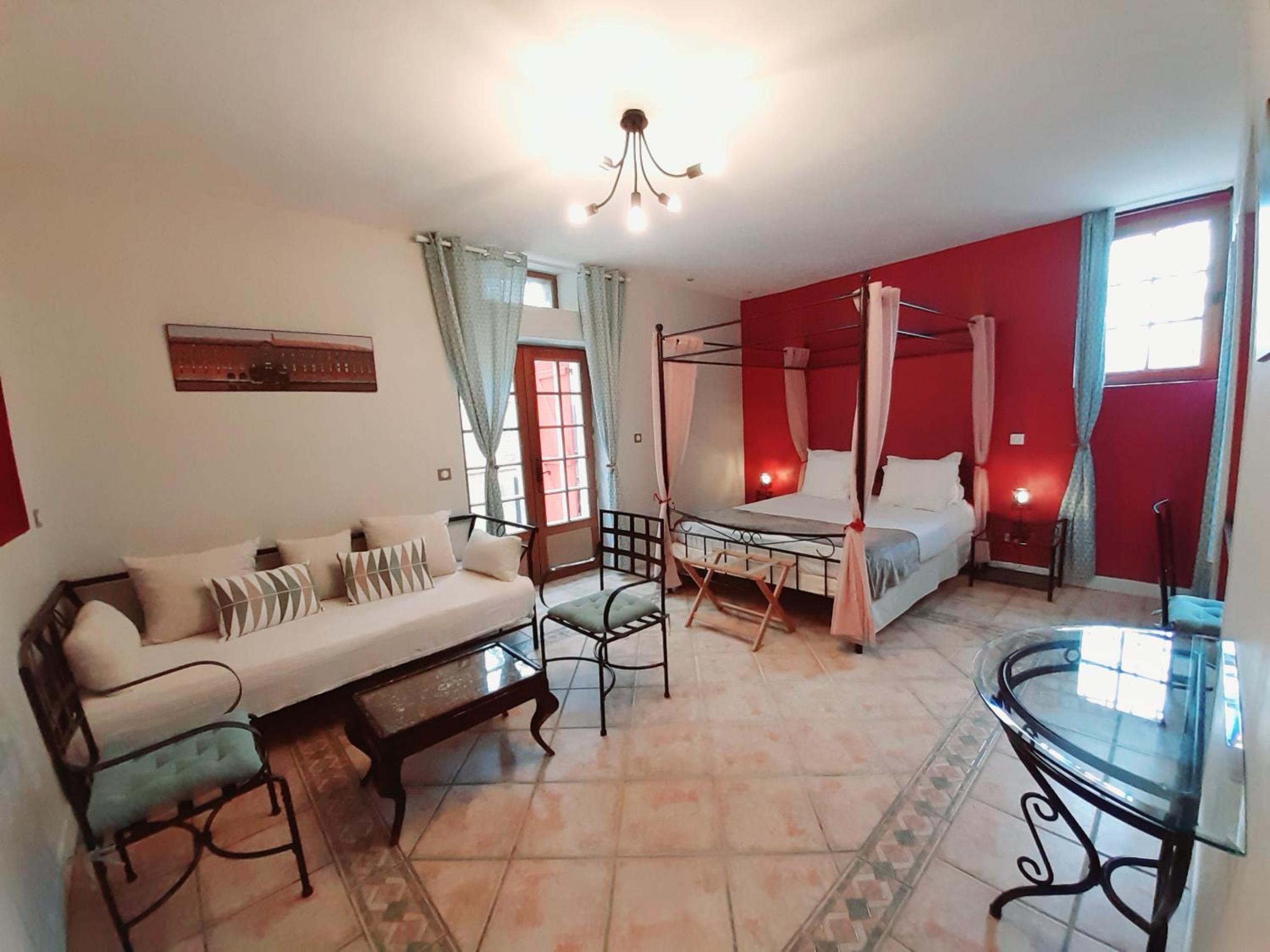 Logis Domaine de Peyrolade