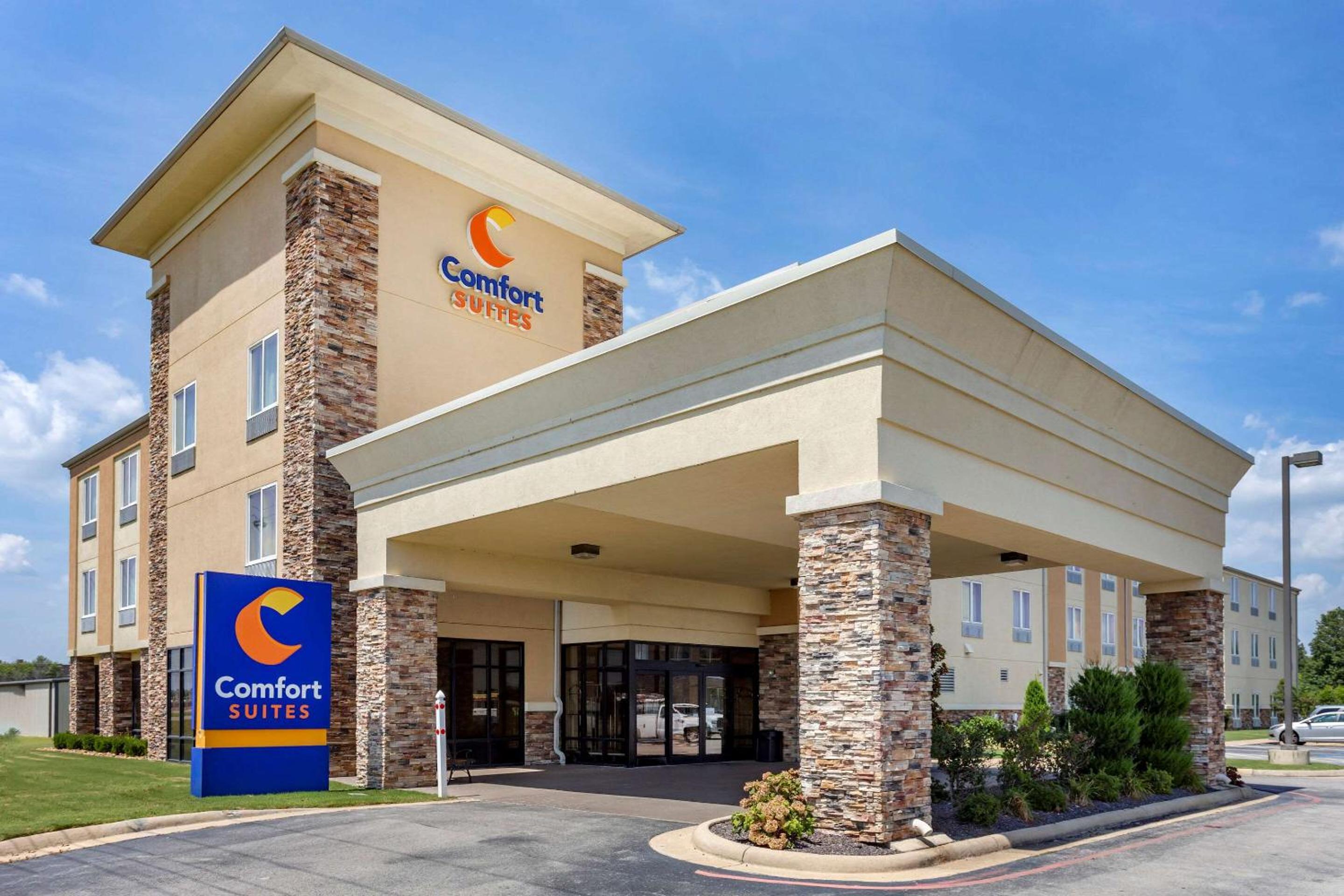 Jonesboro Vacations - Comfort Suites Jonesboro University Area - Property Image 1