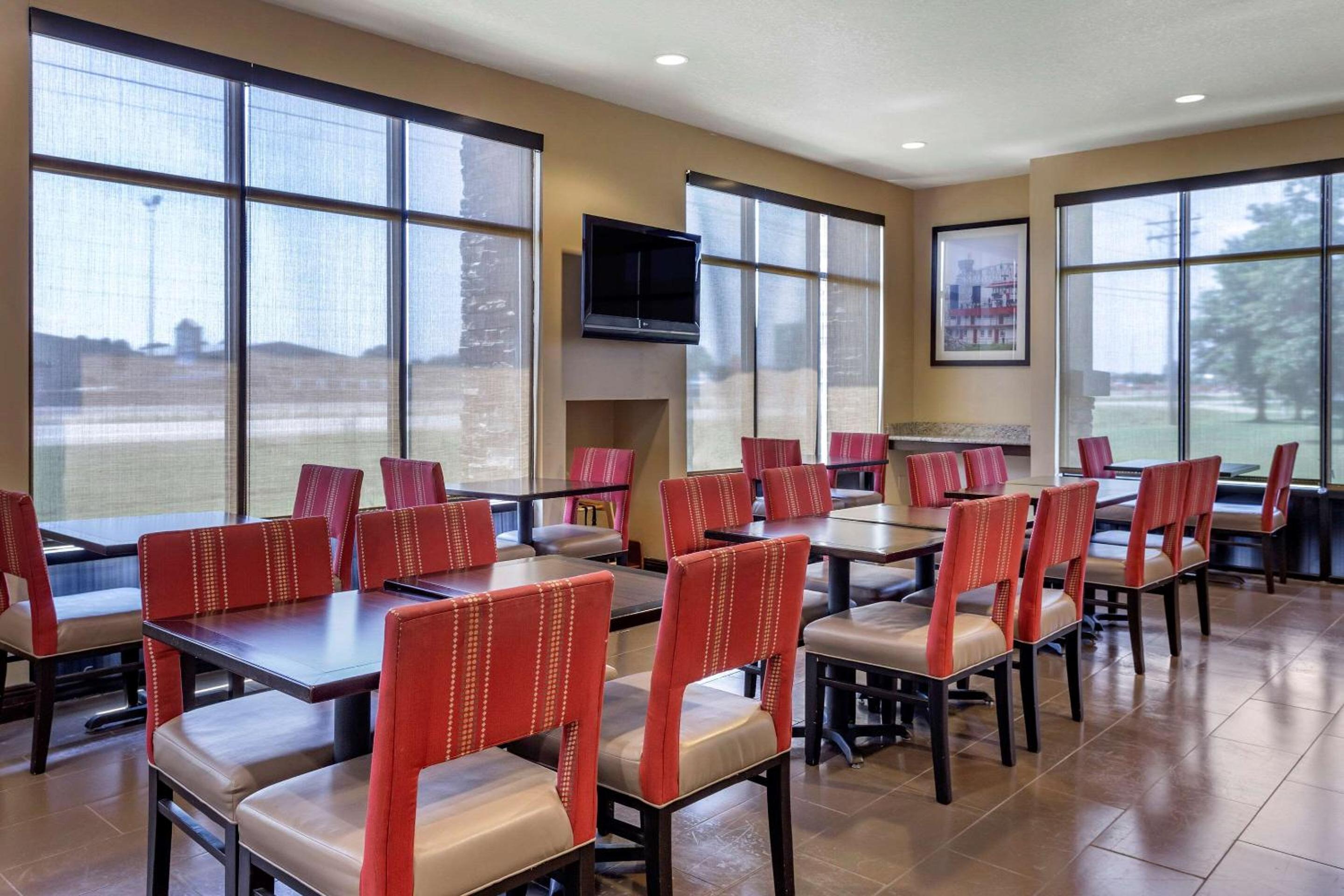 Jonesboro Vacations - Comfort Suites Jonesboro University Area - Property Image 4