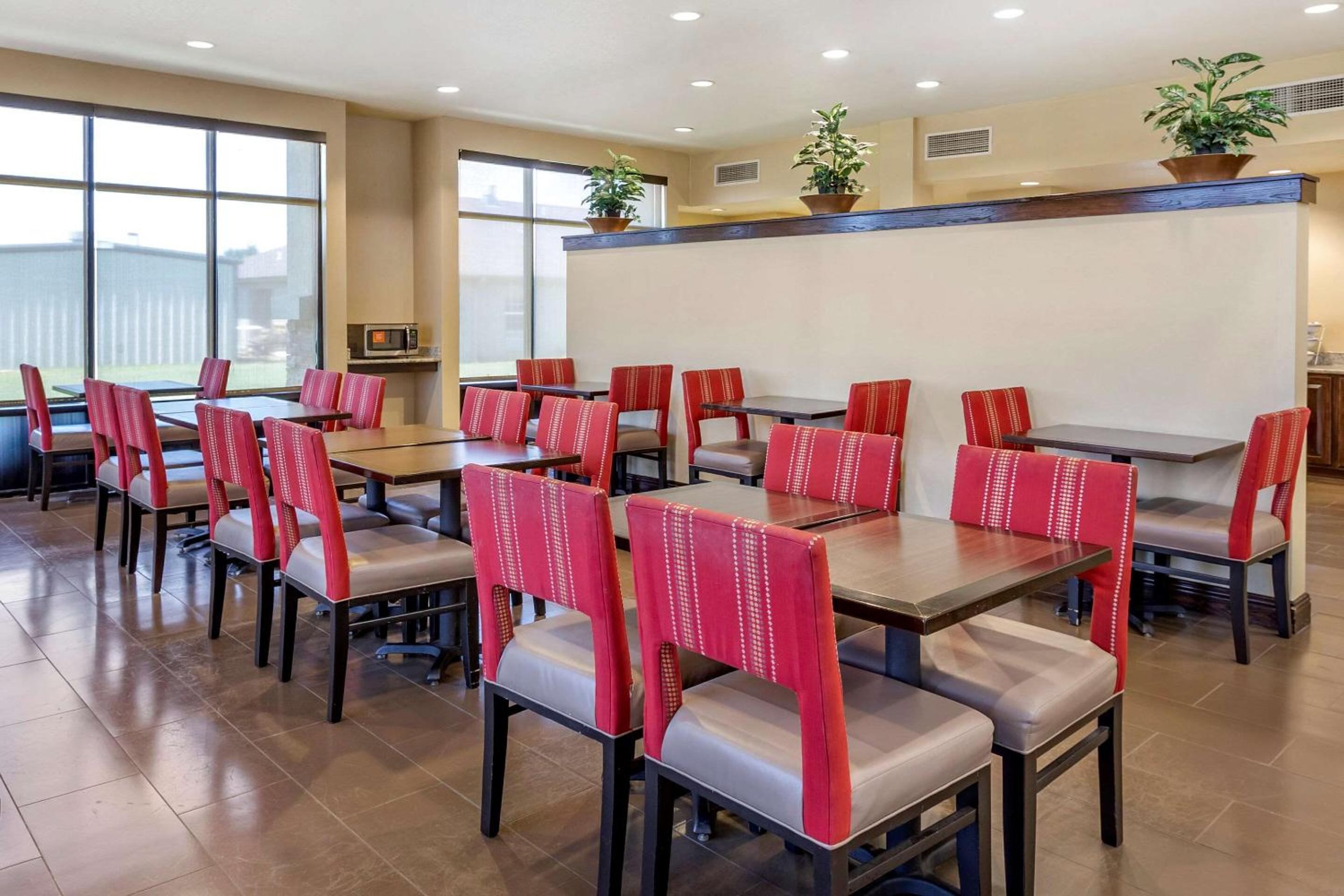 Jonesboro Vacations - Comfort Suites Jonesboro University Area - Property Image 2
