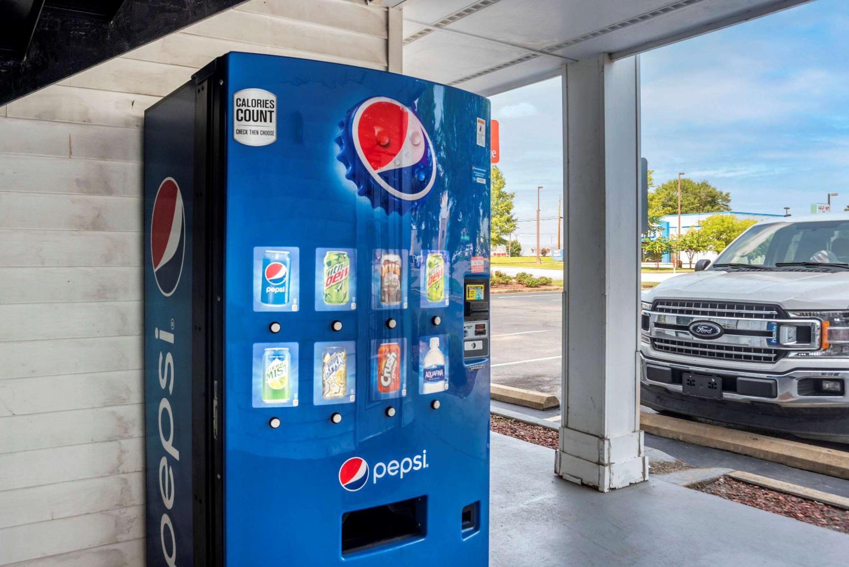 Tupelo Vacations - Econo Lodge - Property Image 11