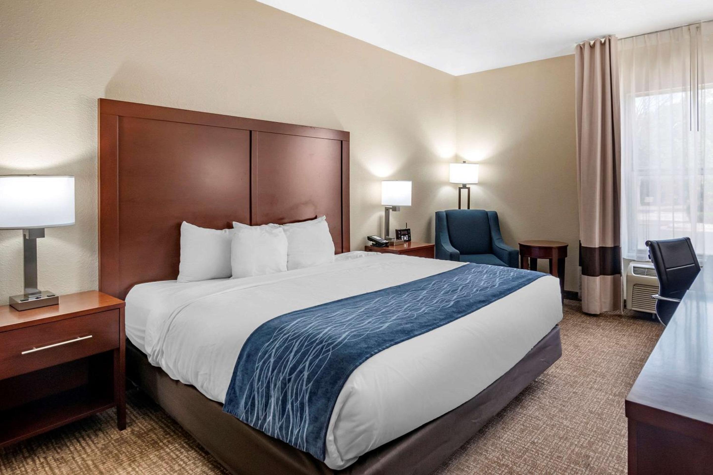 Manhattan Vacations - Comfort Inn  Suites Junction City - near Fort Riley - Property Image 3