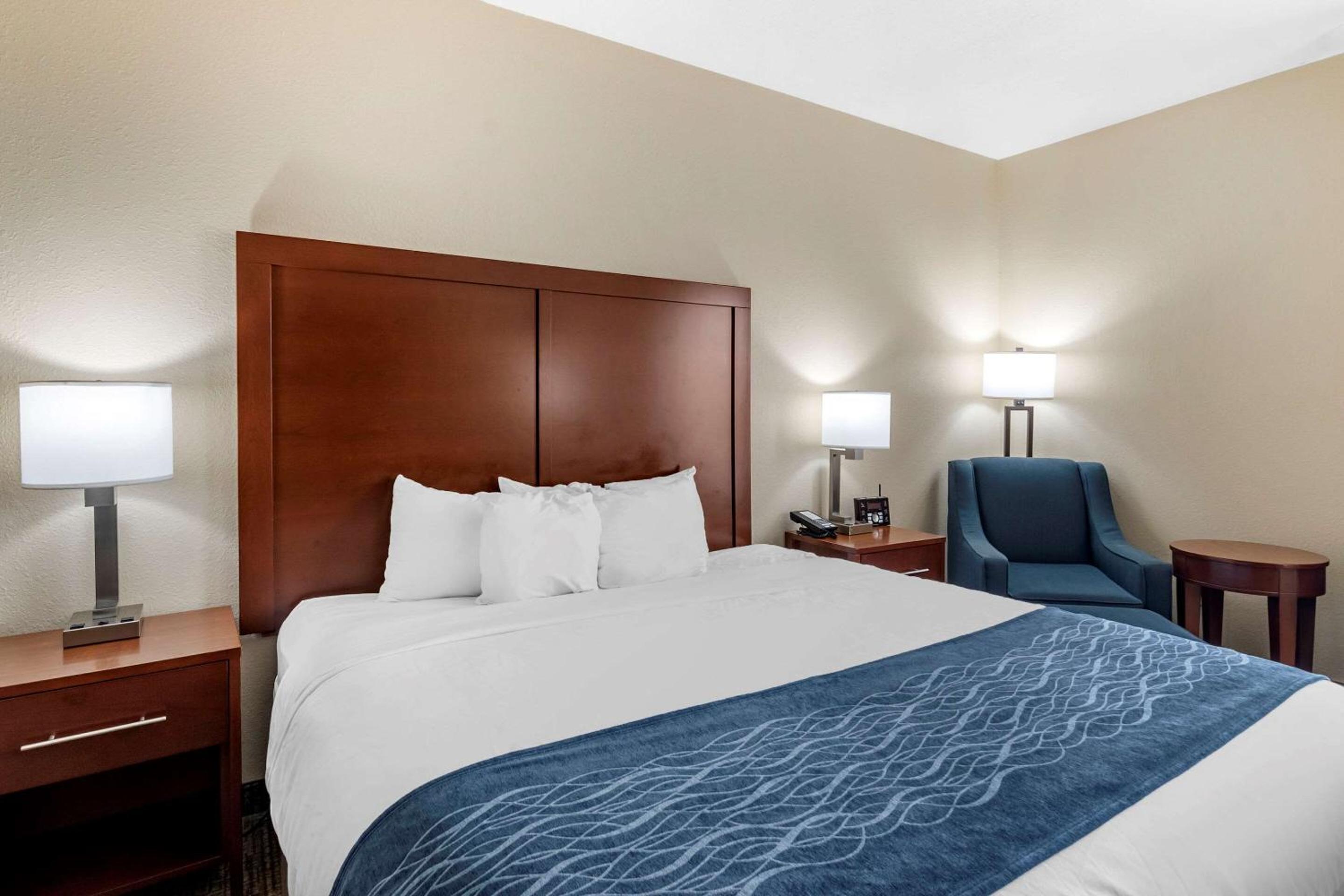 Junction City Vacations - Comfort Inn  Suites Junction City - near Fort Riley - Property Image 30