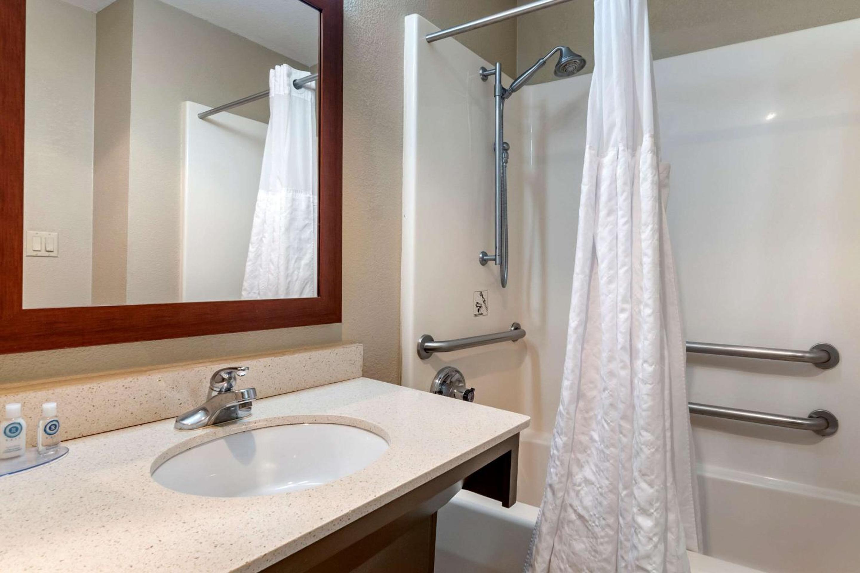 Junction City Vacations - Comfort Inn  Suites Junction City - near Fort Riley - Property Image 29