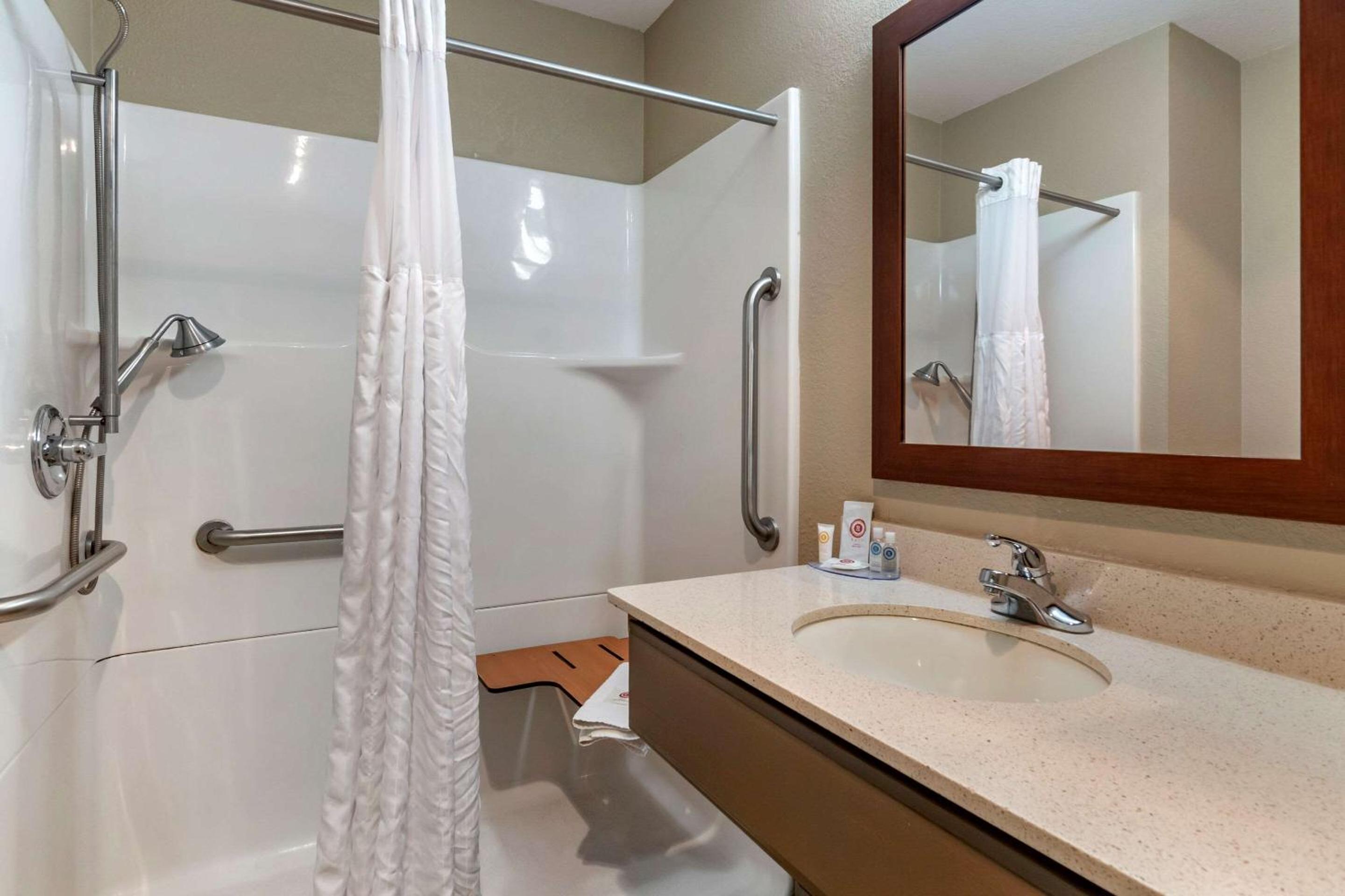 Junction City Vacations - Comfort Inn  Suites Junction City - near Fort Riley - Property Image 25