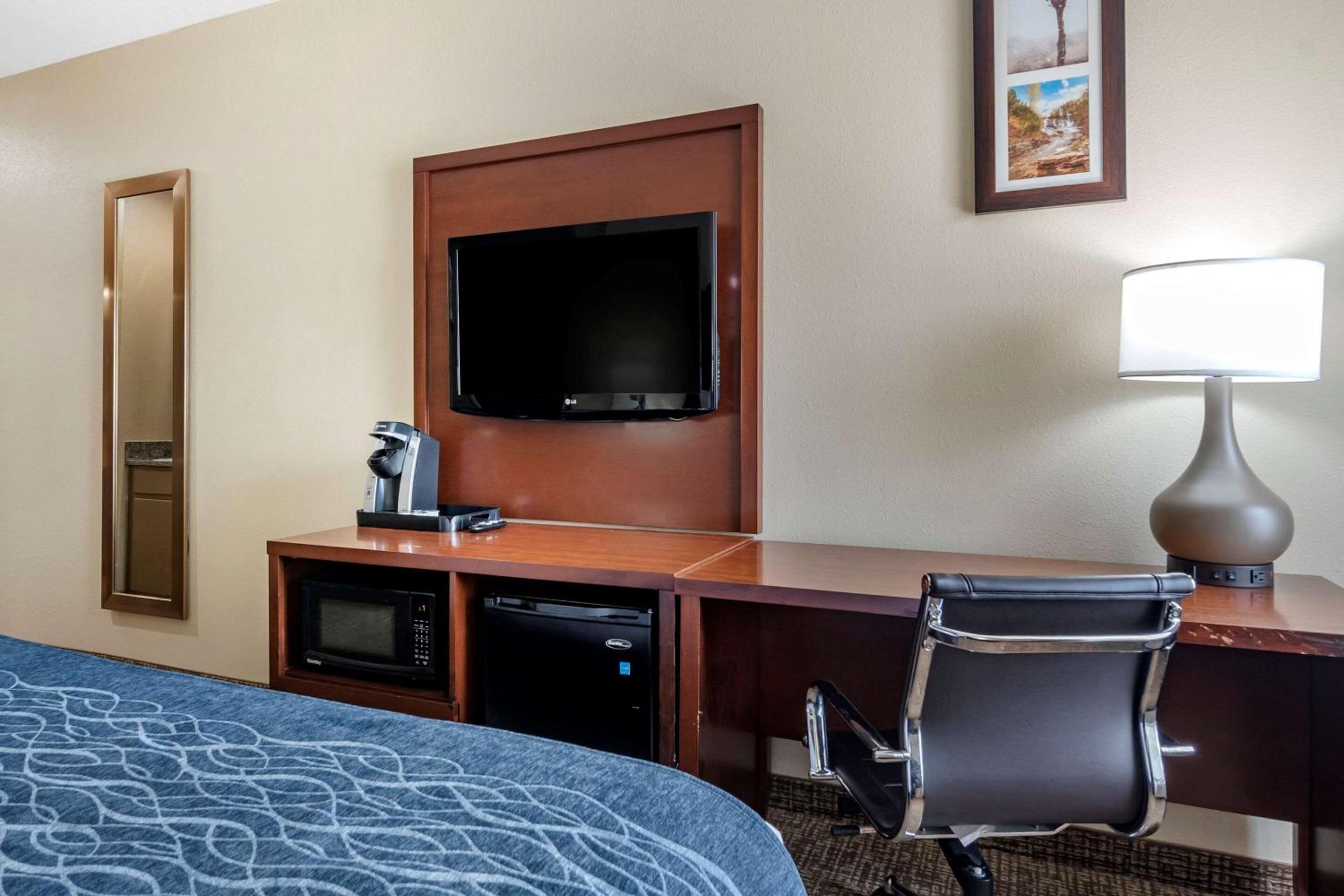 Junction City Vacations - Comfort Inn  Suites Junction City - near Fort Riley - Property Image 22