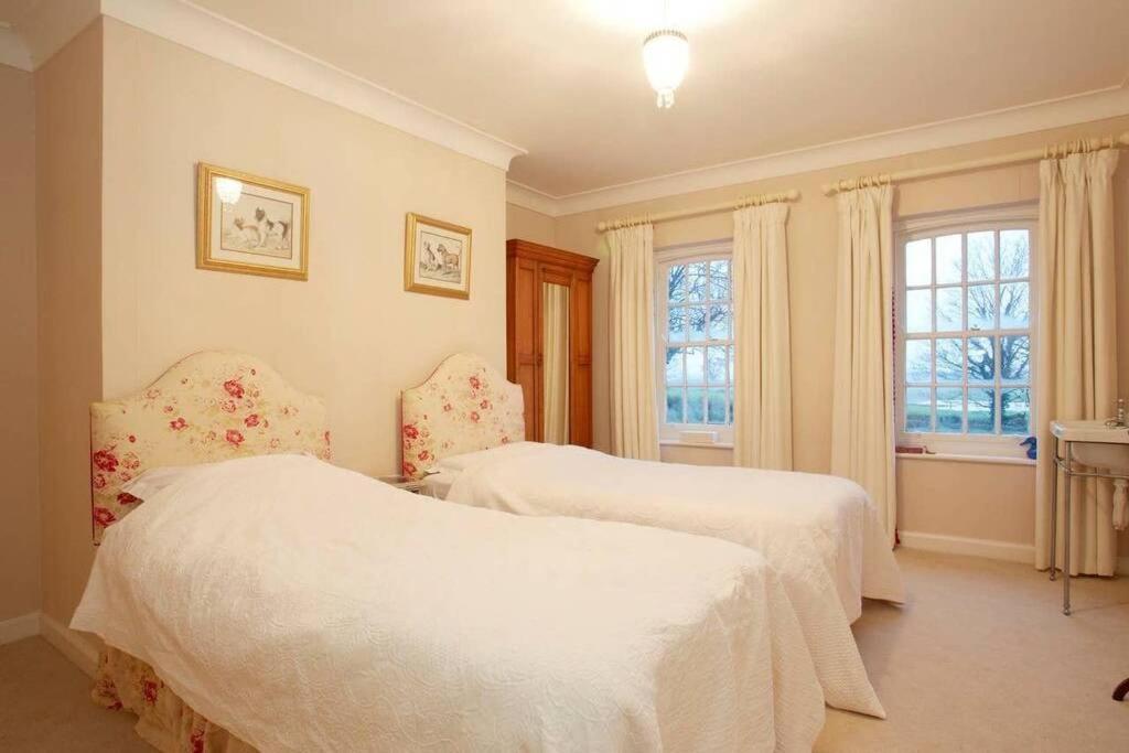 Hall Cottage, Wighill near York and Leeds view 2