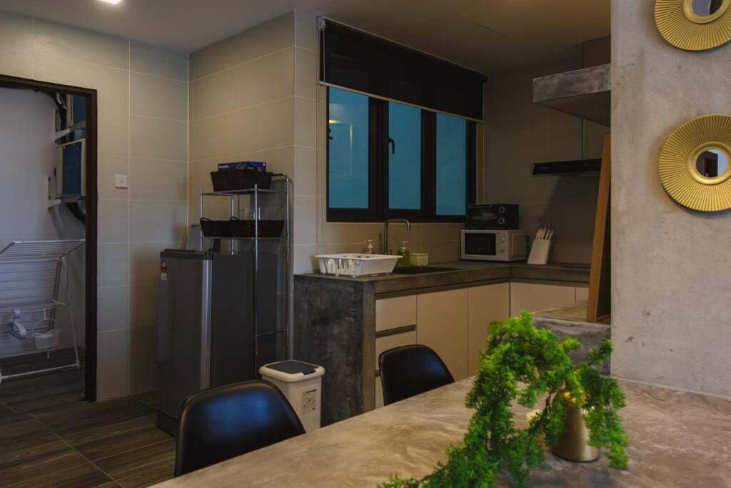 Family & Group Comfort 4 Rooms Suite at Vivacity LV10 photo 6
