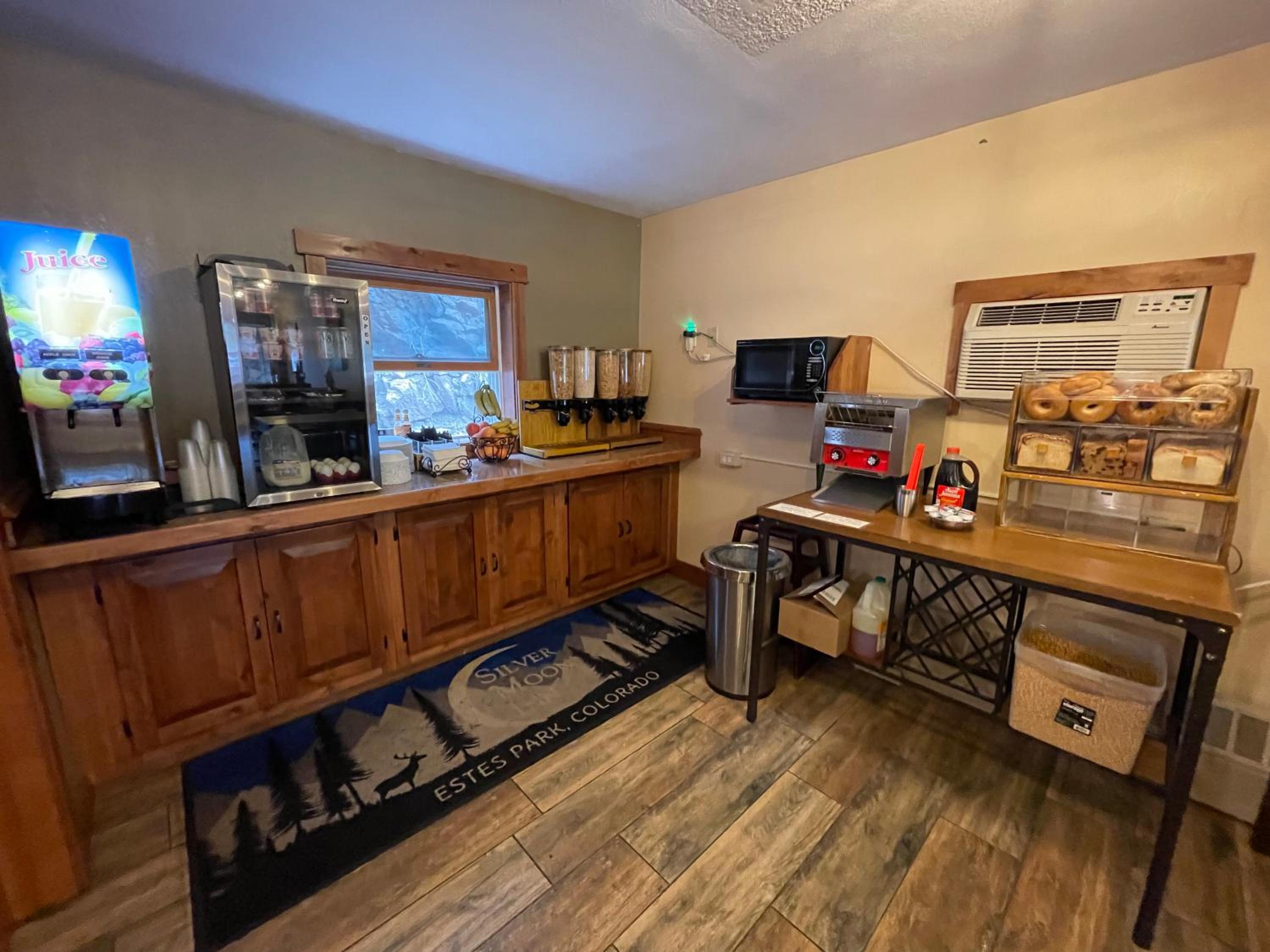 Silver Moon Inn - Property Image 6