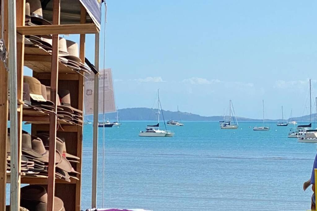 LILY LAMOND TOWNHOUSE, outdoor hammock, 5 min walk to the ocean, in Airlie Beach