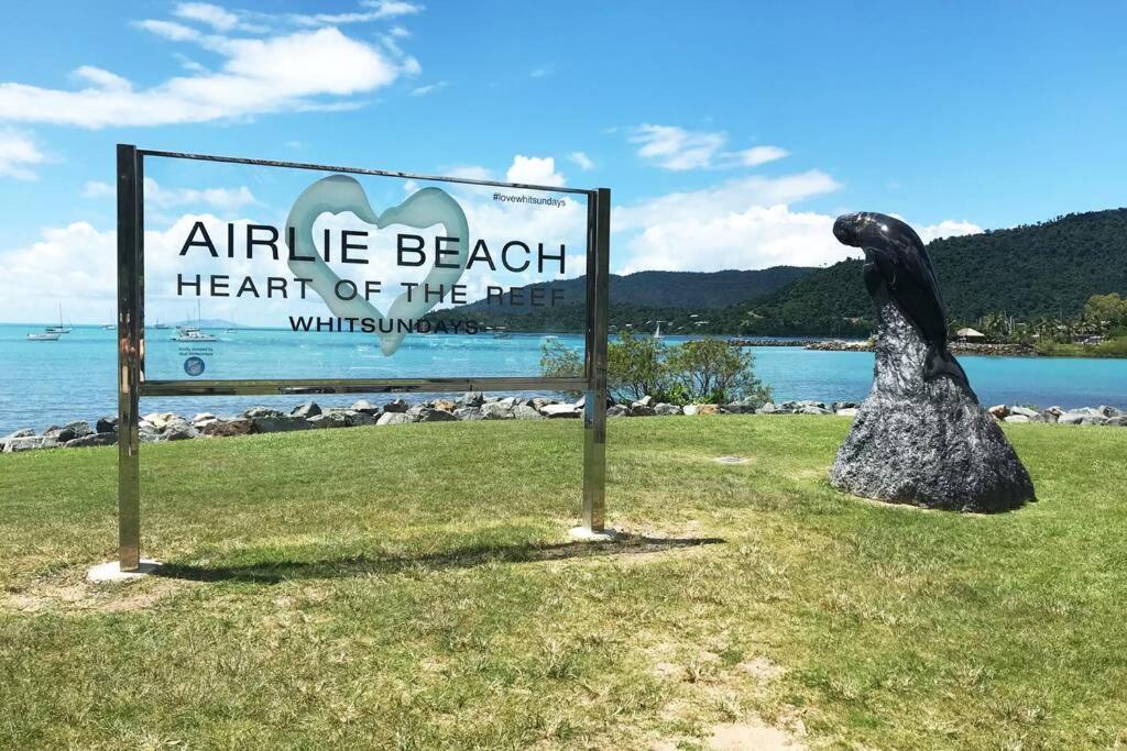 LILY LAMOND TOWNHOUSE, outdoor hammock, 5 min walk to the ocean, in Airlie Beach