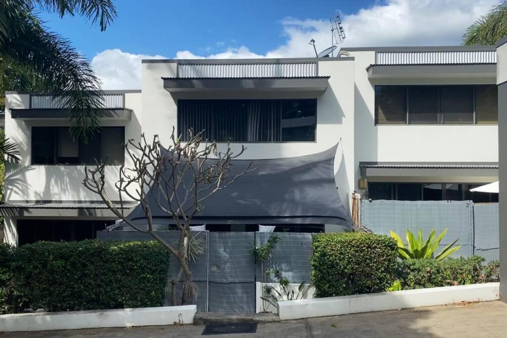 Hotel Lily Lamond, T/house, Outdoor Shower, 5 Min Walk To The Ocean, Airlie Beach