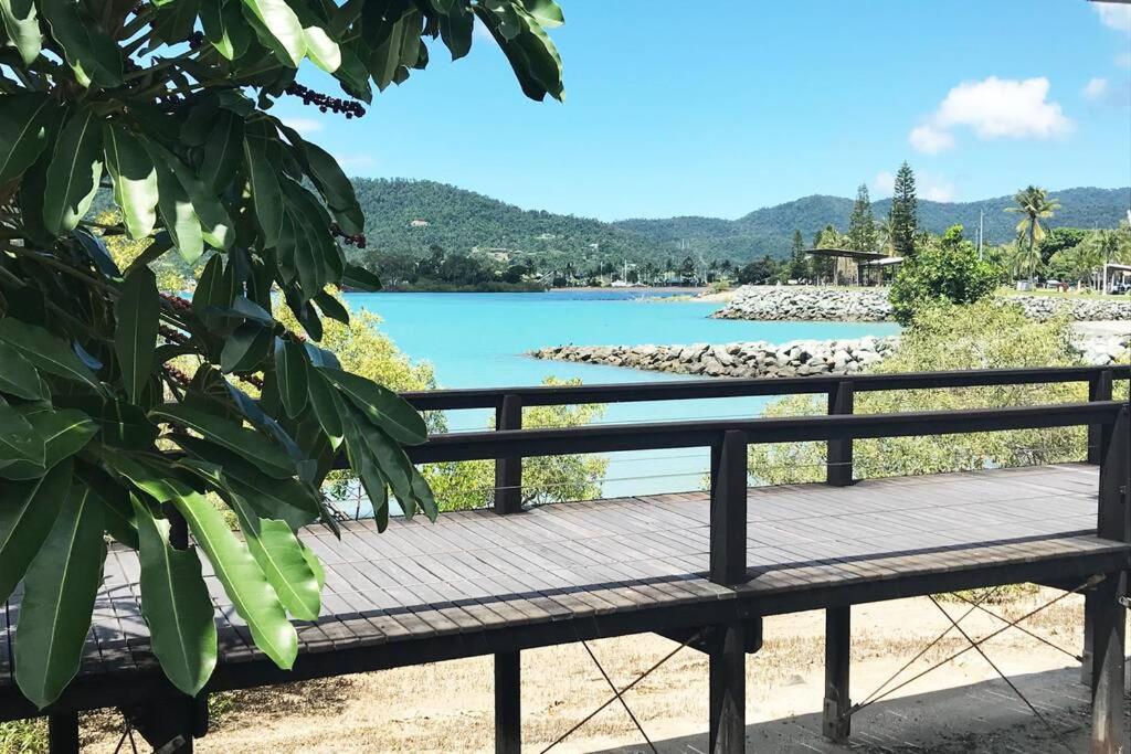 LILY LAMOND TOWNHOUSE, outdoor hammock, 5 min walk to the ocean, in Airlie Beach