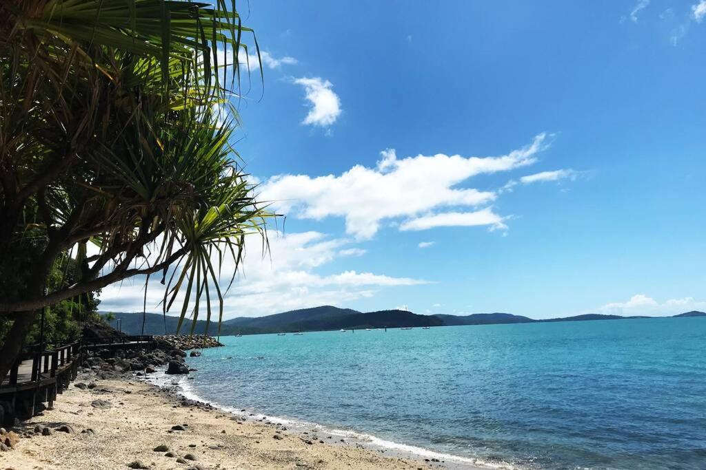 LILY LAMOND TOWNHOUSE, outdoor hammock, 5 min walk to the ocean, in Airlie Beach