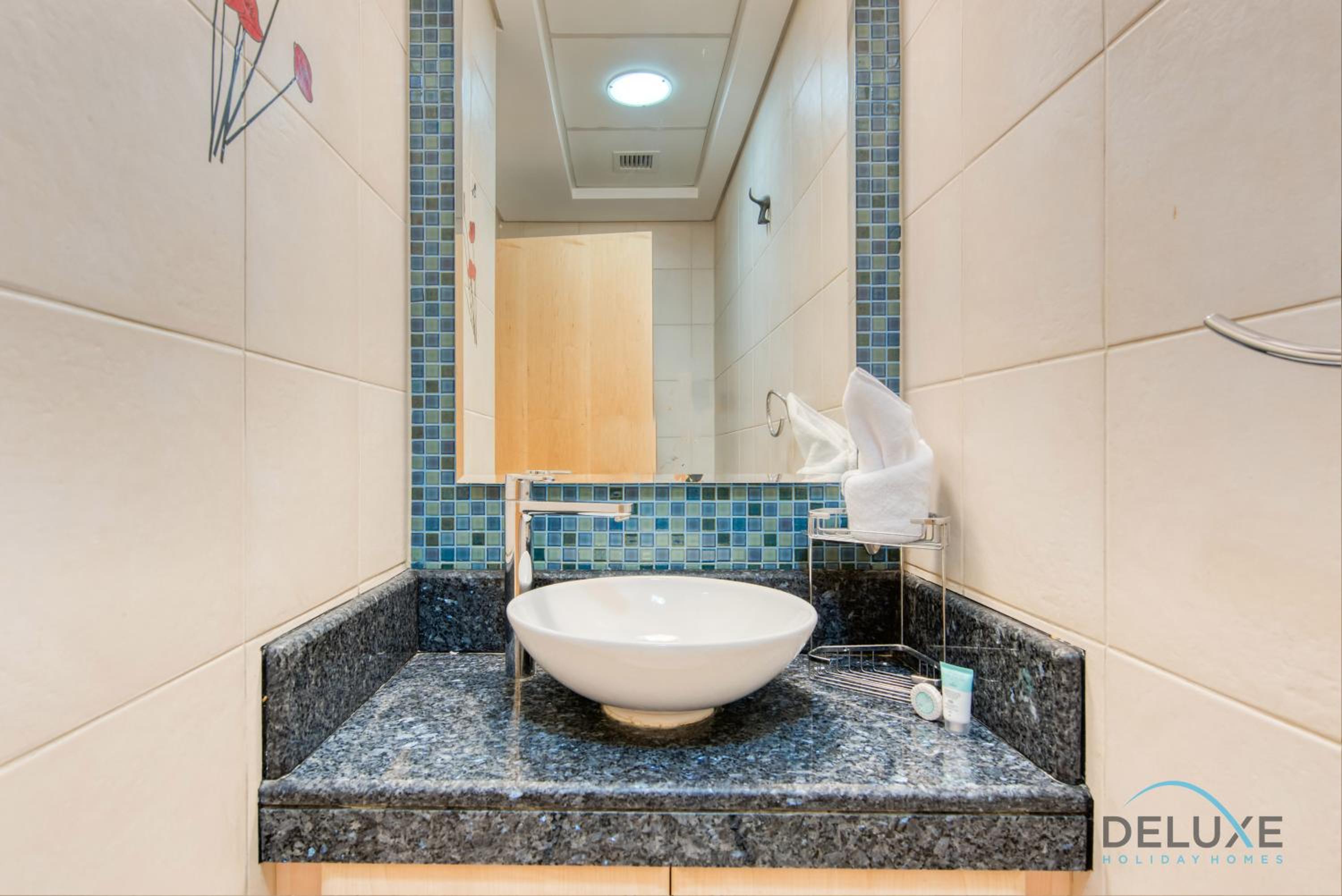 Lively 1 BR at Al Nabat Shoreline 8 Palm Jumeirah by Deluxe Holiday Homes