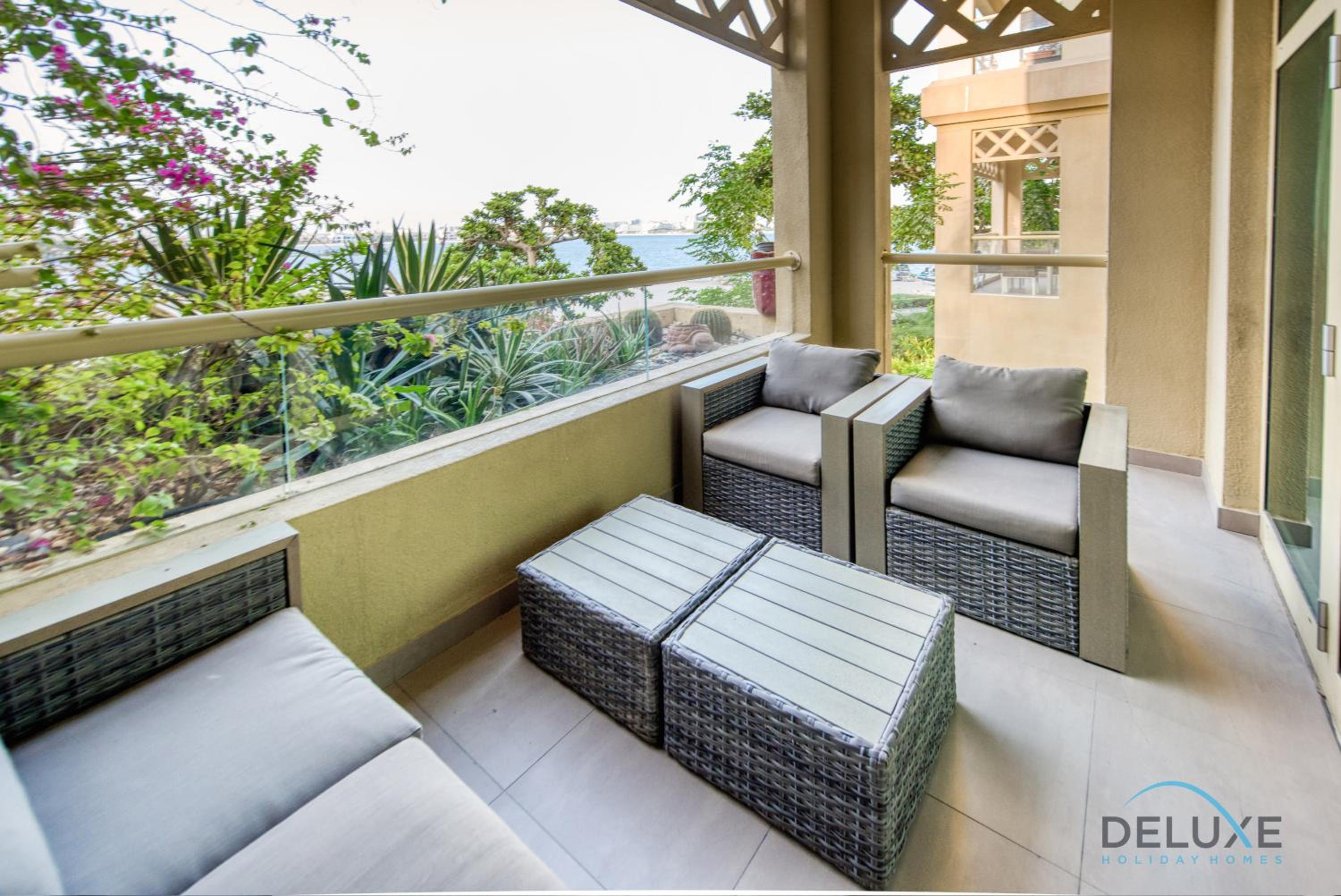 Lively 1 BR at Al Nabat Shoreline 8 Palm Jumeirah by Deluxe Holiday Homes