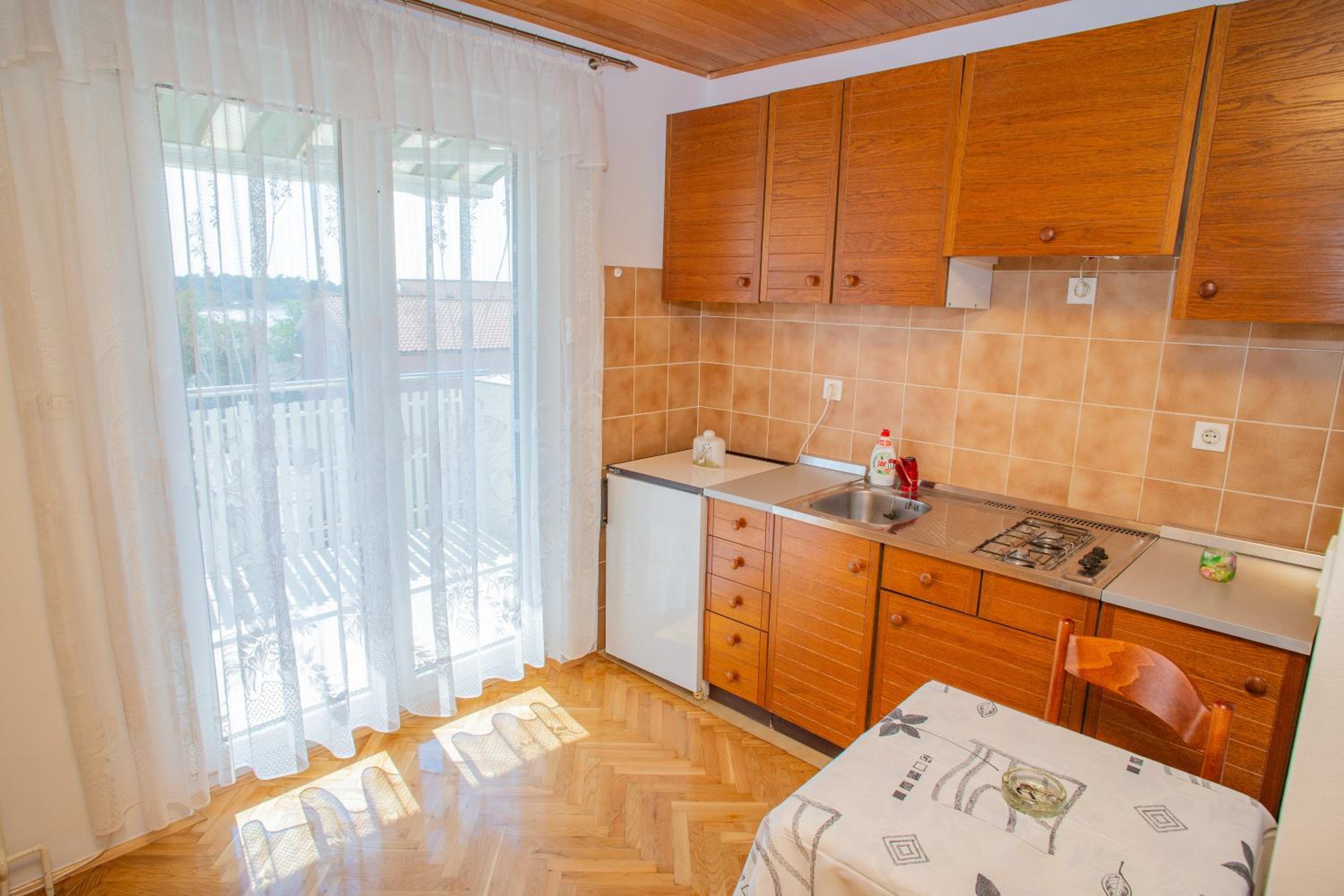 Apartments & Rooms Peranic