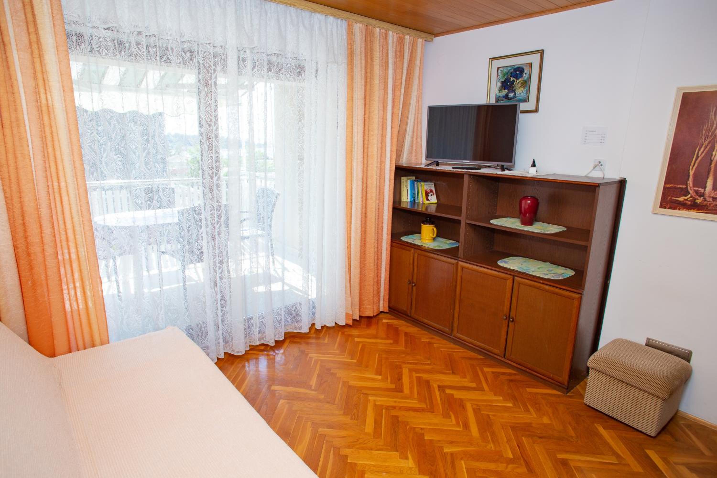 Apartments & Rooms Peranic