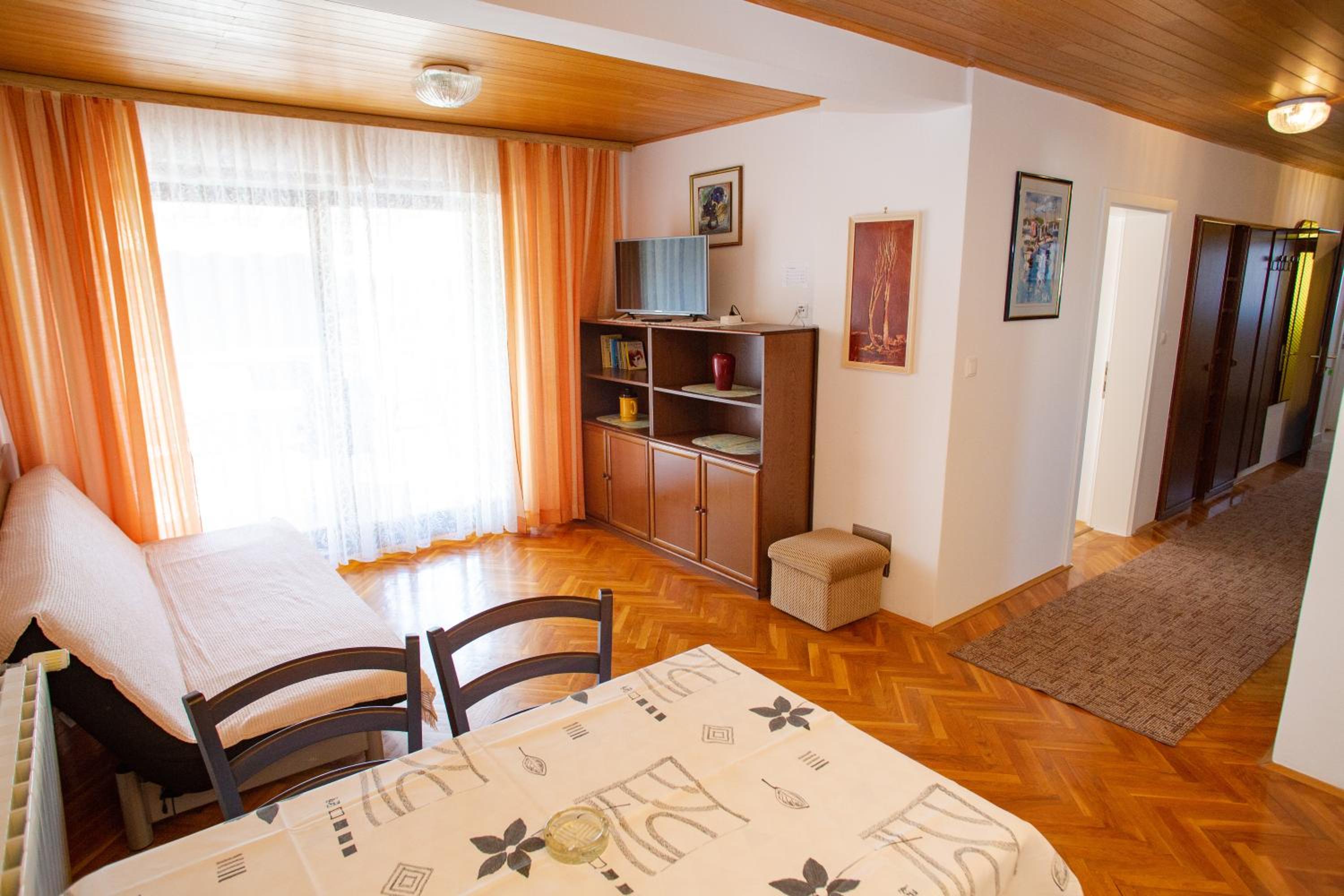 Apartments & Rooms Peranic