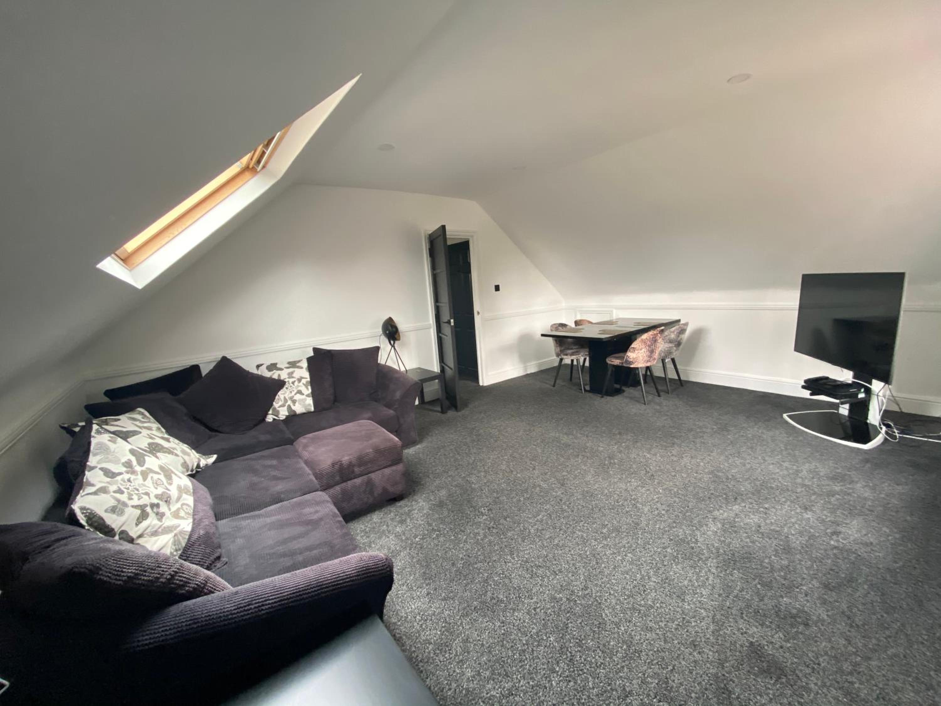 Pristine 2 bedroom apartment with off street parking view 5