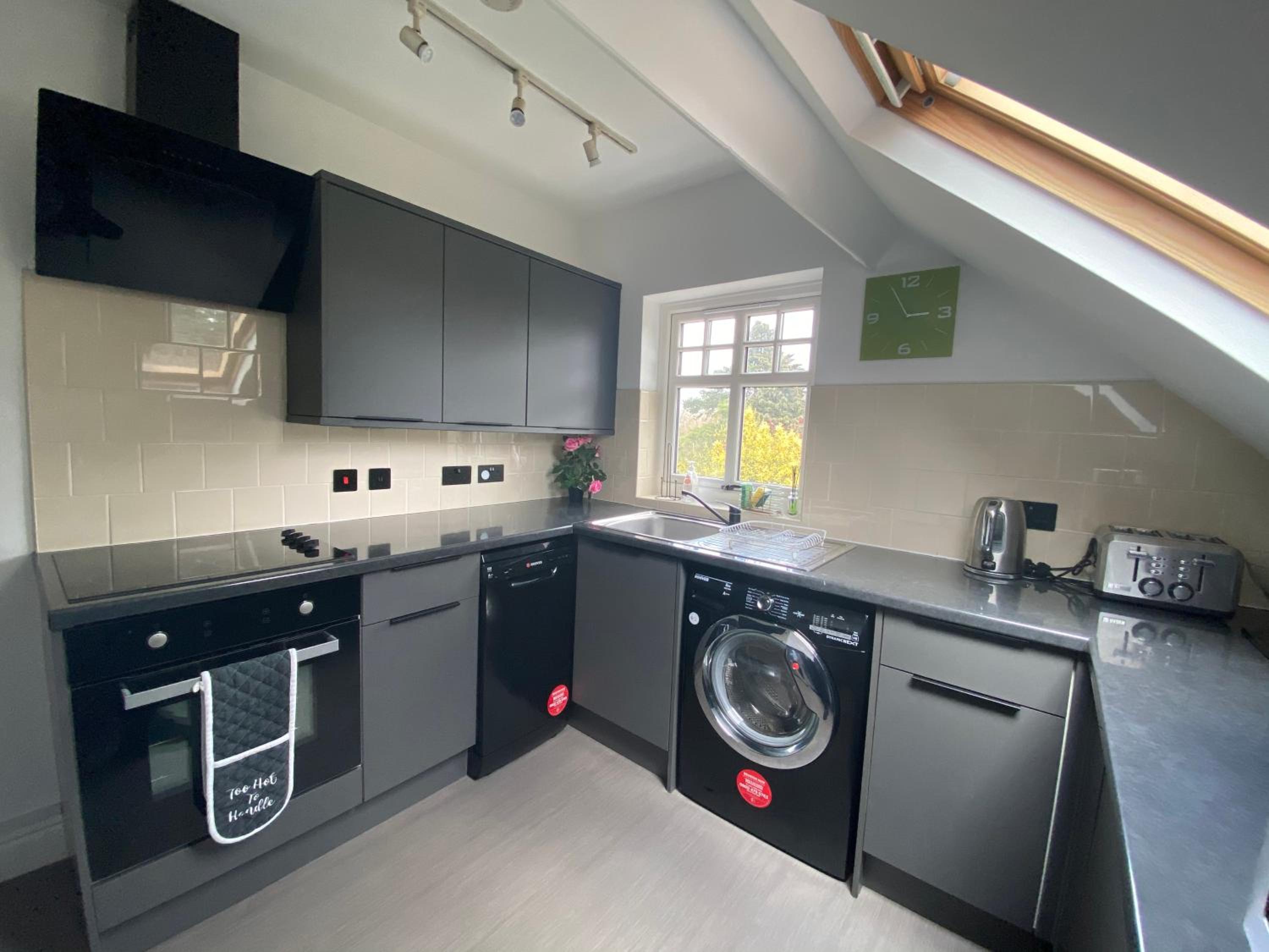 Pristine 2 bedroom apartment with off street parking view 3