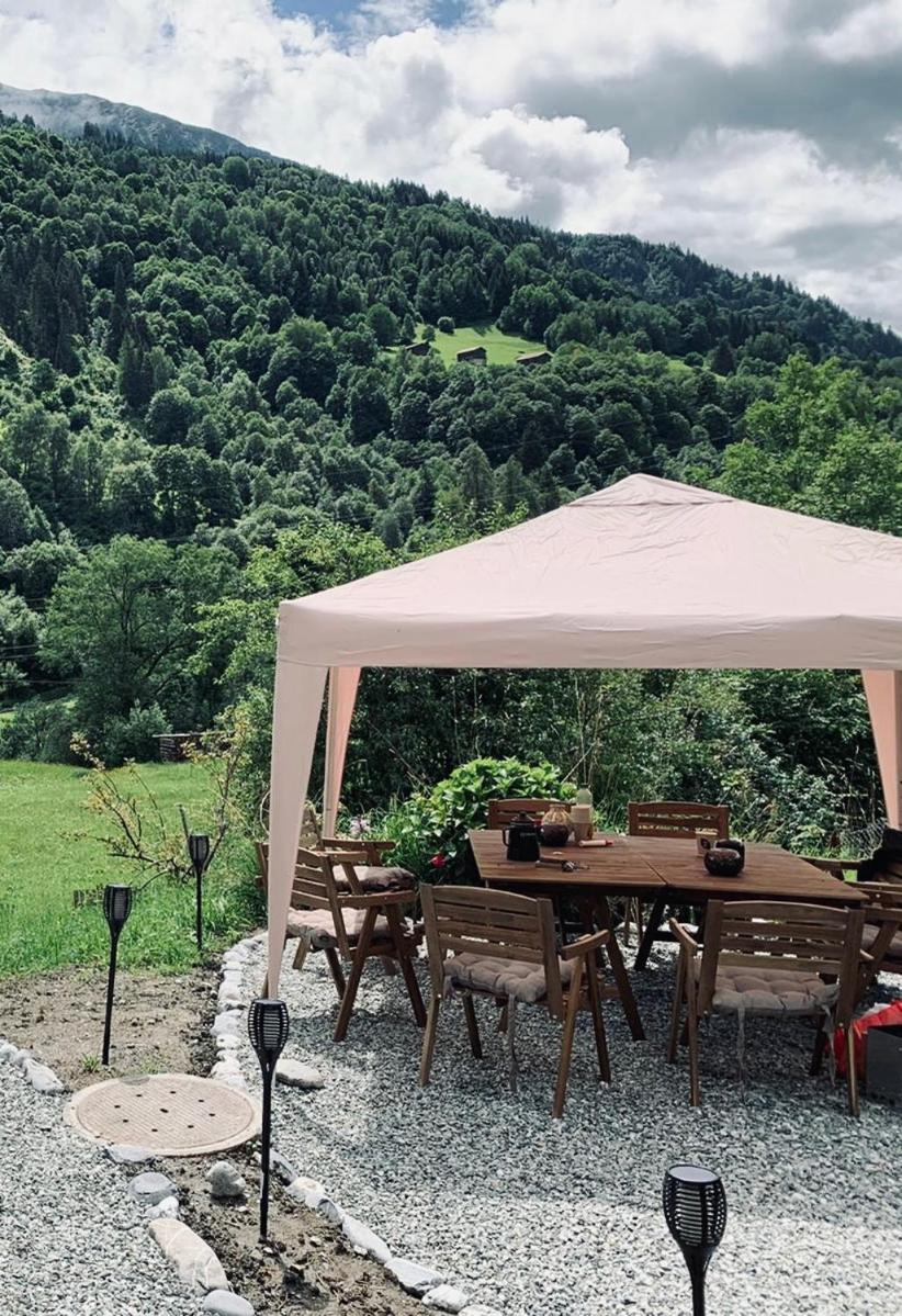Casa Pasch - Boutique Bed and Breakfast in Cumpadials