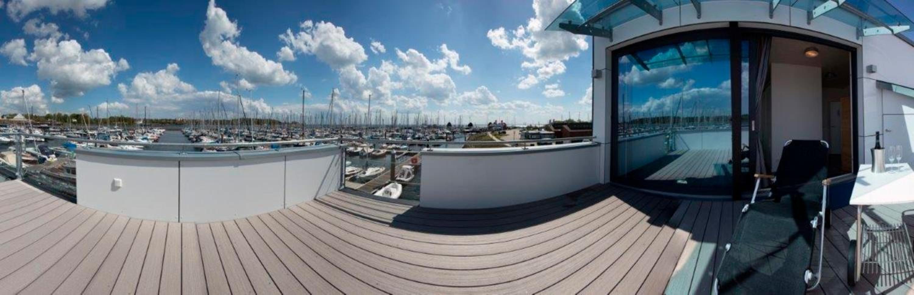 KYST 5410 Floating Home 1