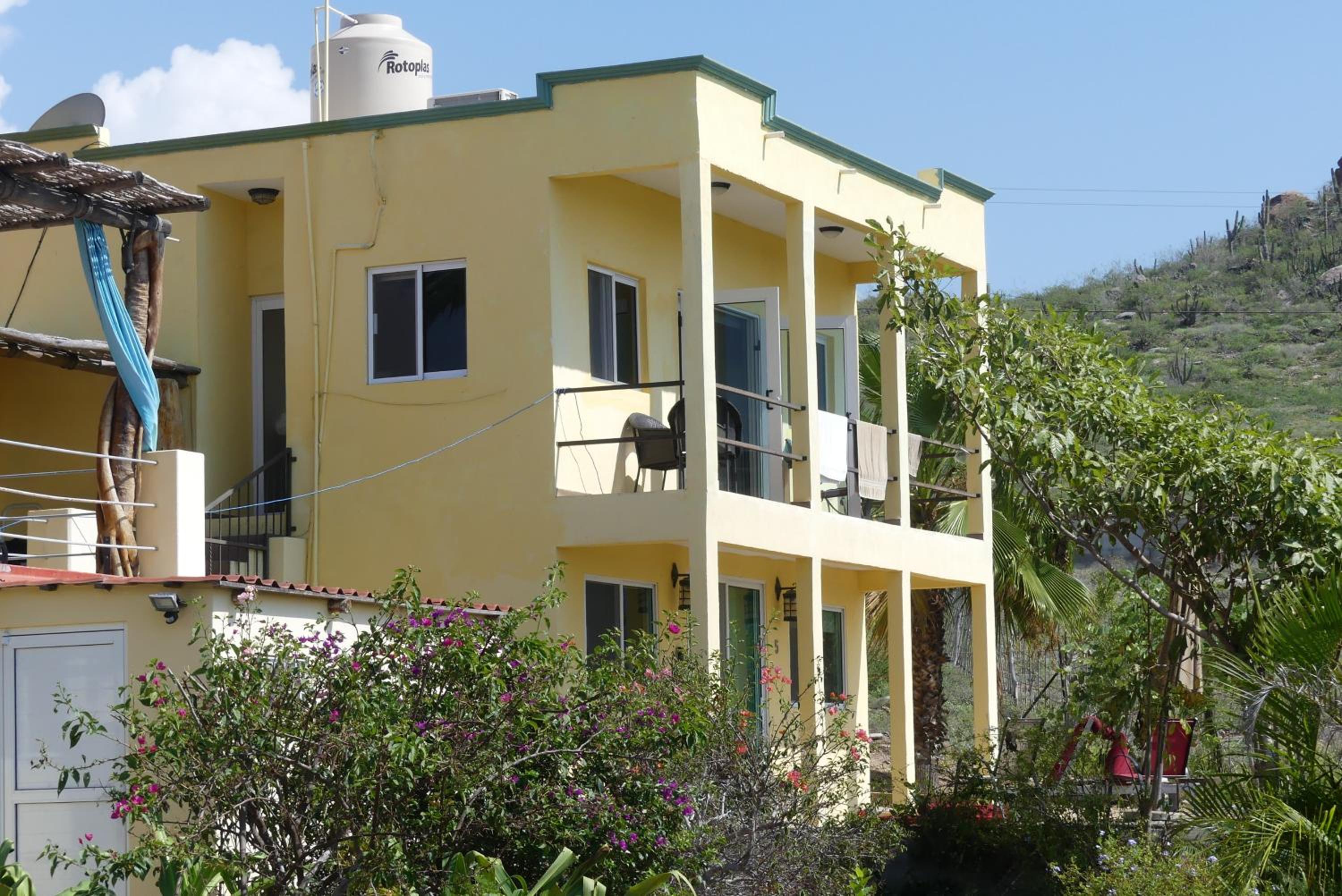 Casa Flores Casitas