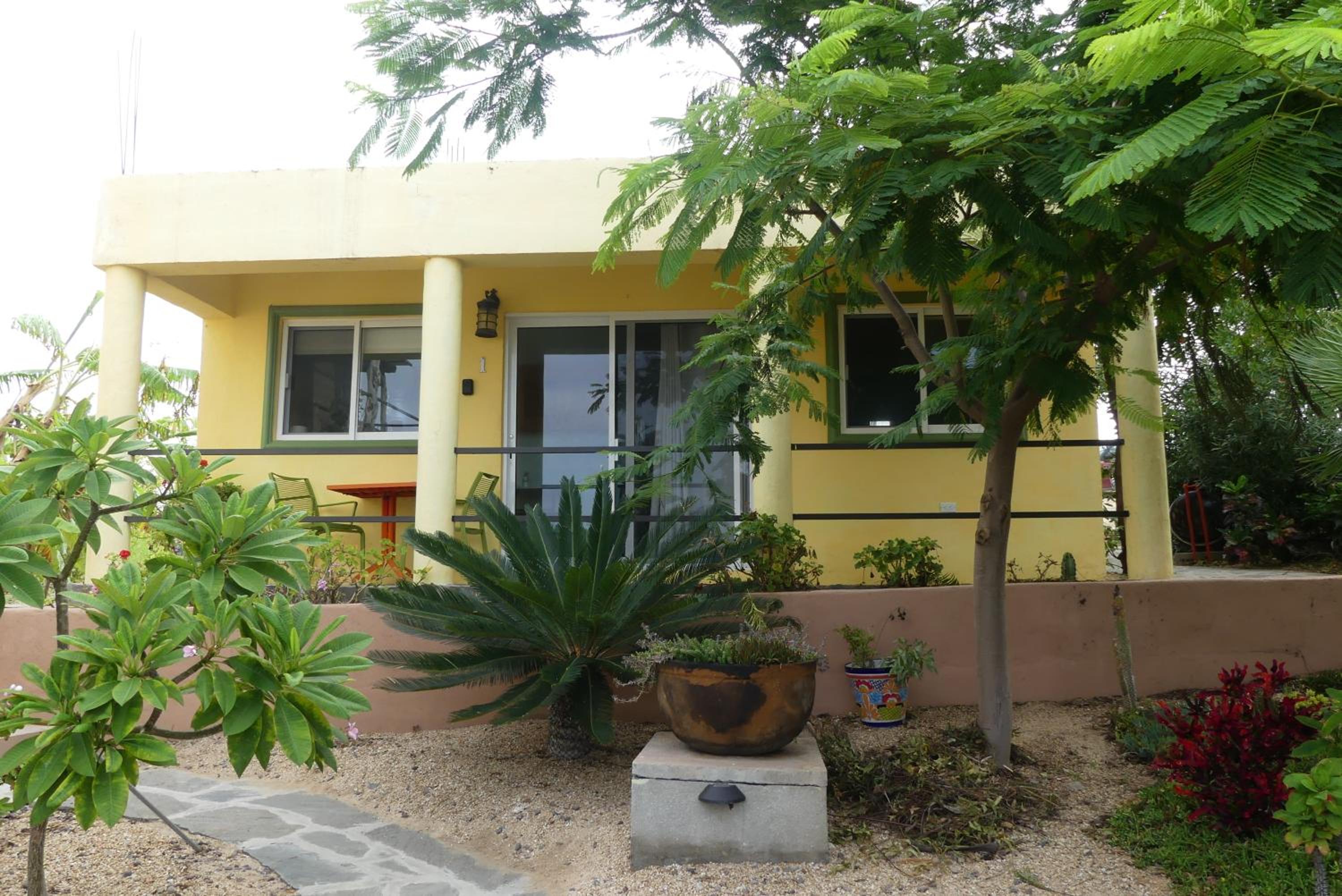 Casa Flores Casitas