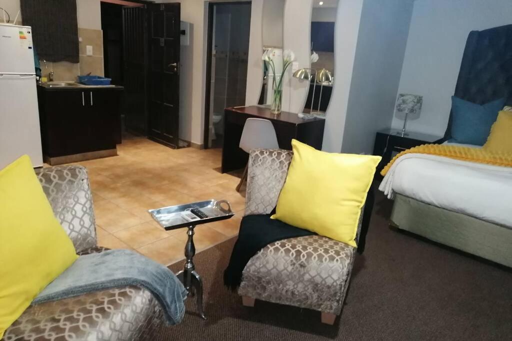 BEAUTIFUL APARTM B10 SITUATED IN BAINS GAME LODGE view 2