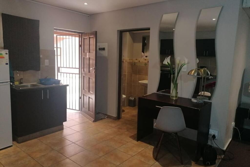 BEAUTIFUL APARTM B10 SITUATED IN BAINS GAME LODGE view 3